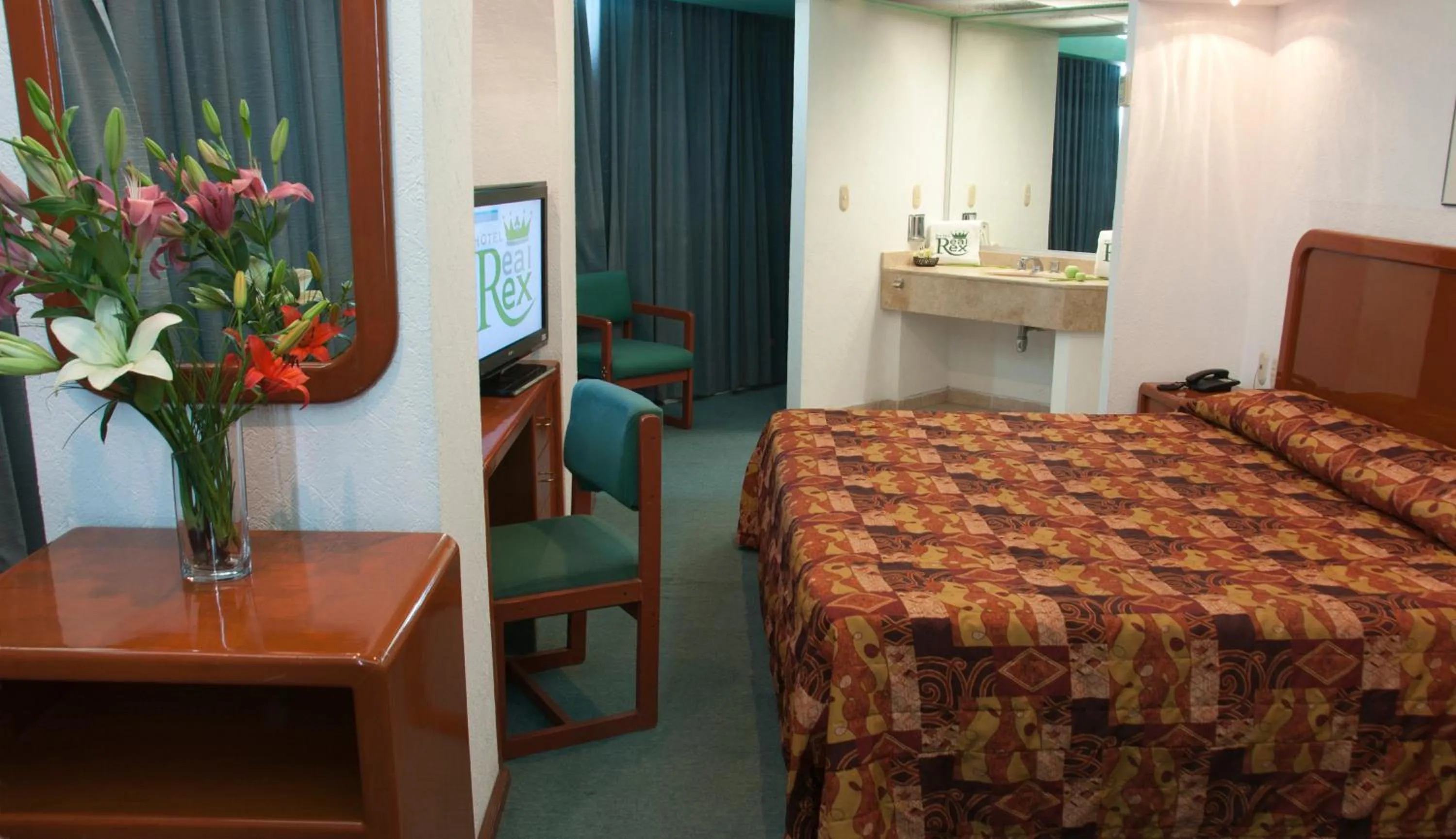 Bedroom, Bed in Hotel Real Rex