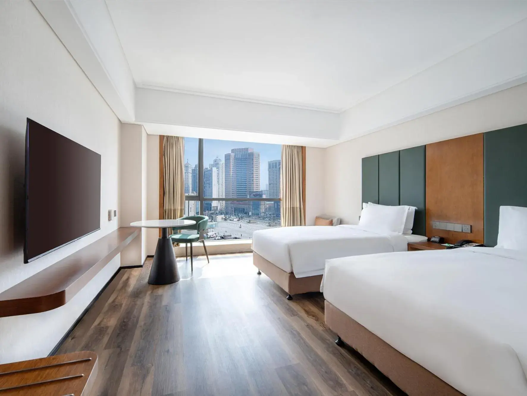 Premium Room with Club Lounge Access in Holiday Inn Qingdao City Center by IHG - May 4th Square Premium Room with Club Lounge Access in Holiday Inn Qingdao City Center by IHG - May 4th Square
