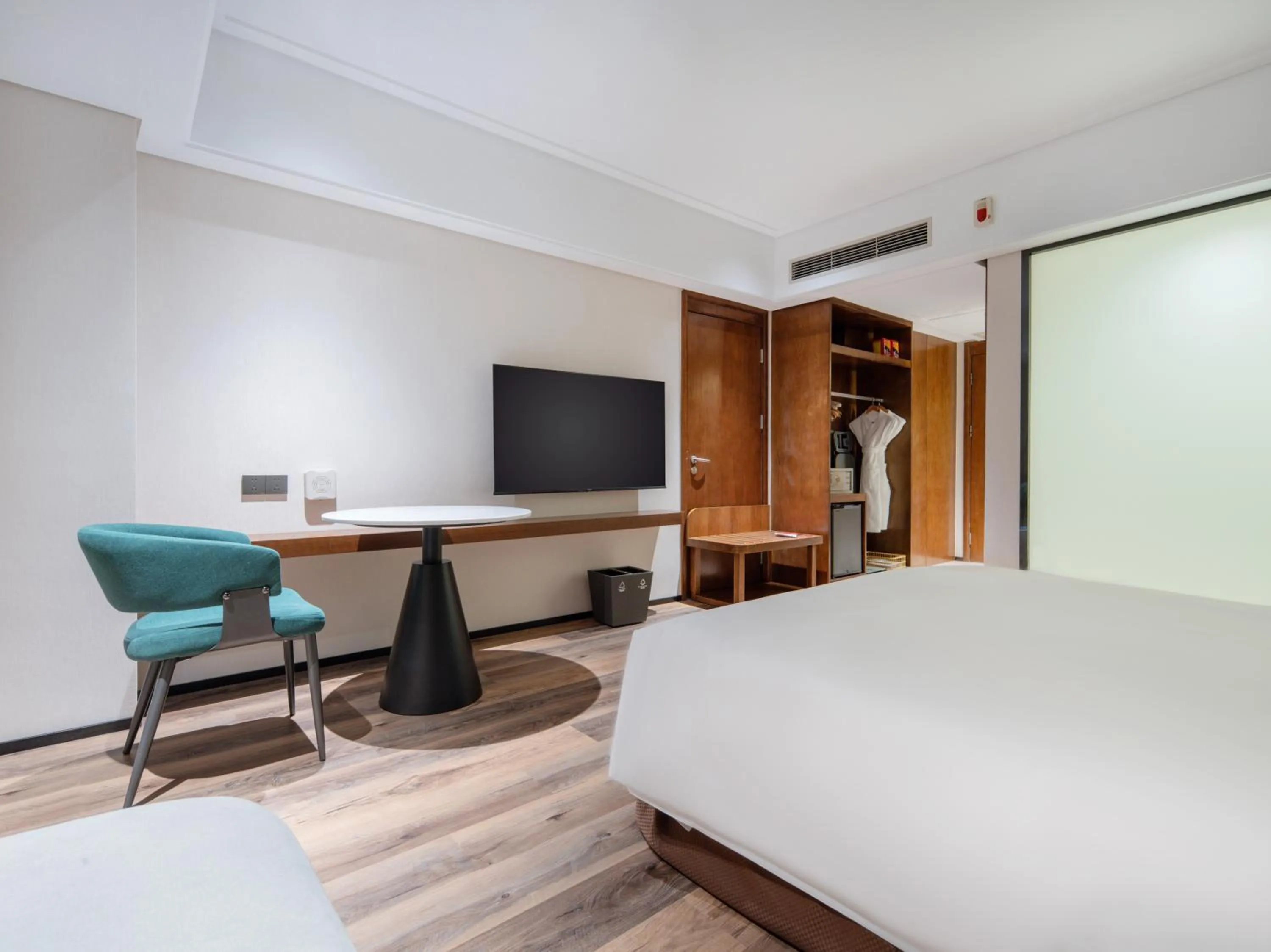 Bed in Holiday Inn Qingdao City Center by IHG - May 4th Square