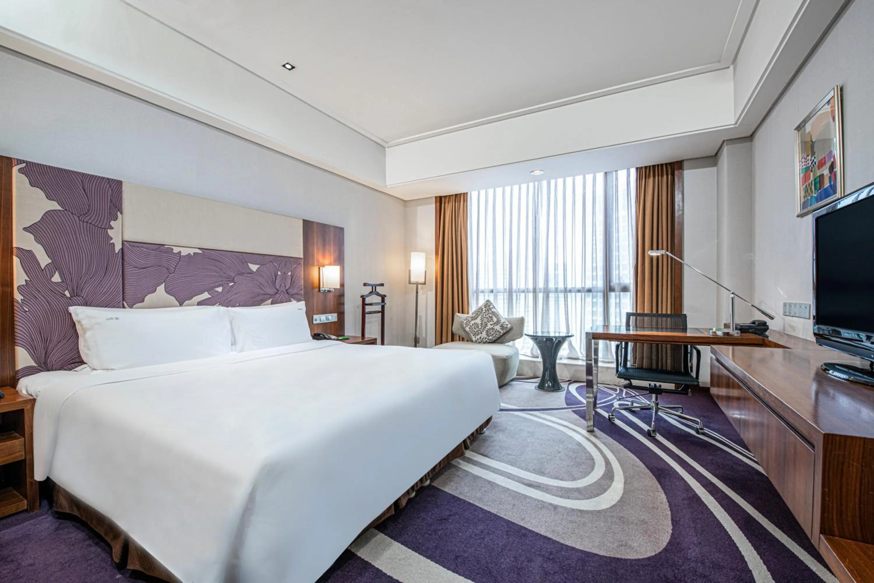 Bed in Holiday Inn Qingdao City Center by IHG - May 4th Square