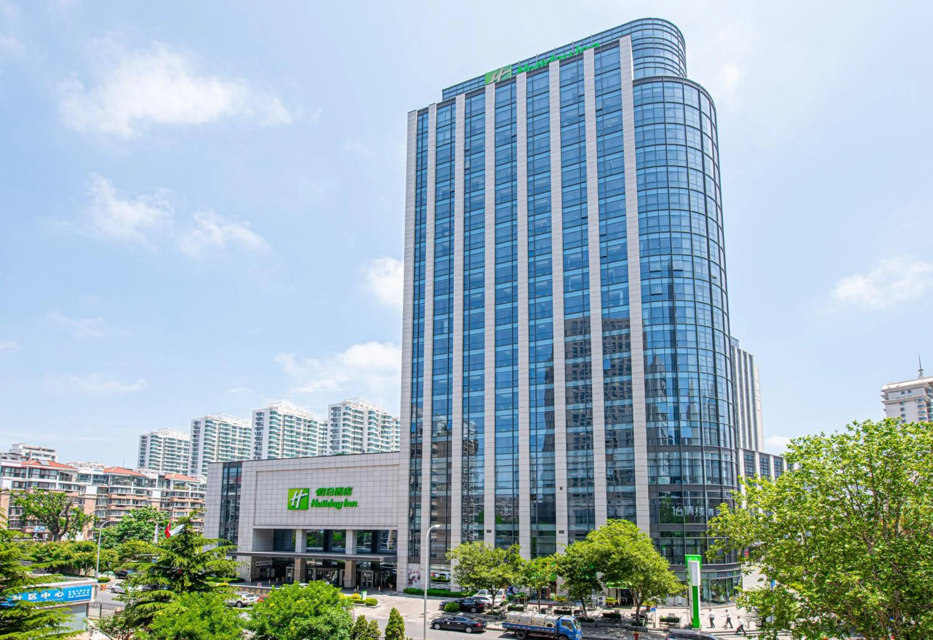Property building in Holiday Inn Qingdao City Center by IHG - May 4th Square