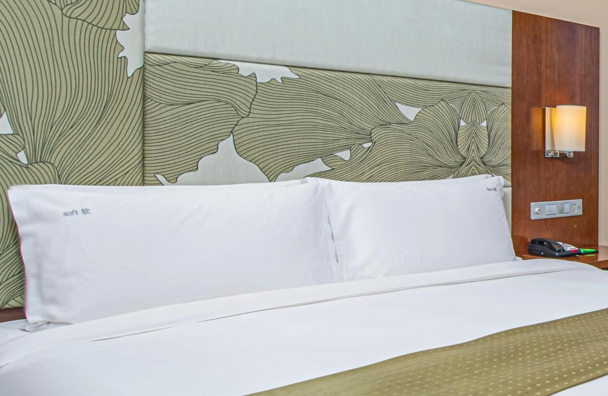 Photo of the whole room, Bed in Holiday Inn Qingdao City Center by IHG - May 4th Square