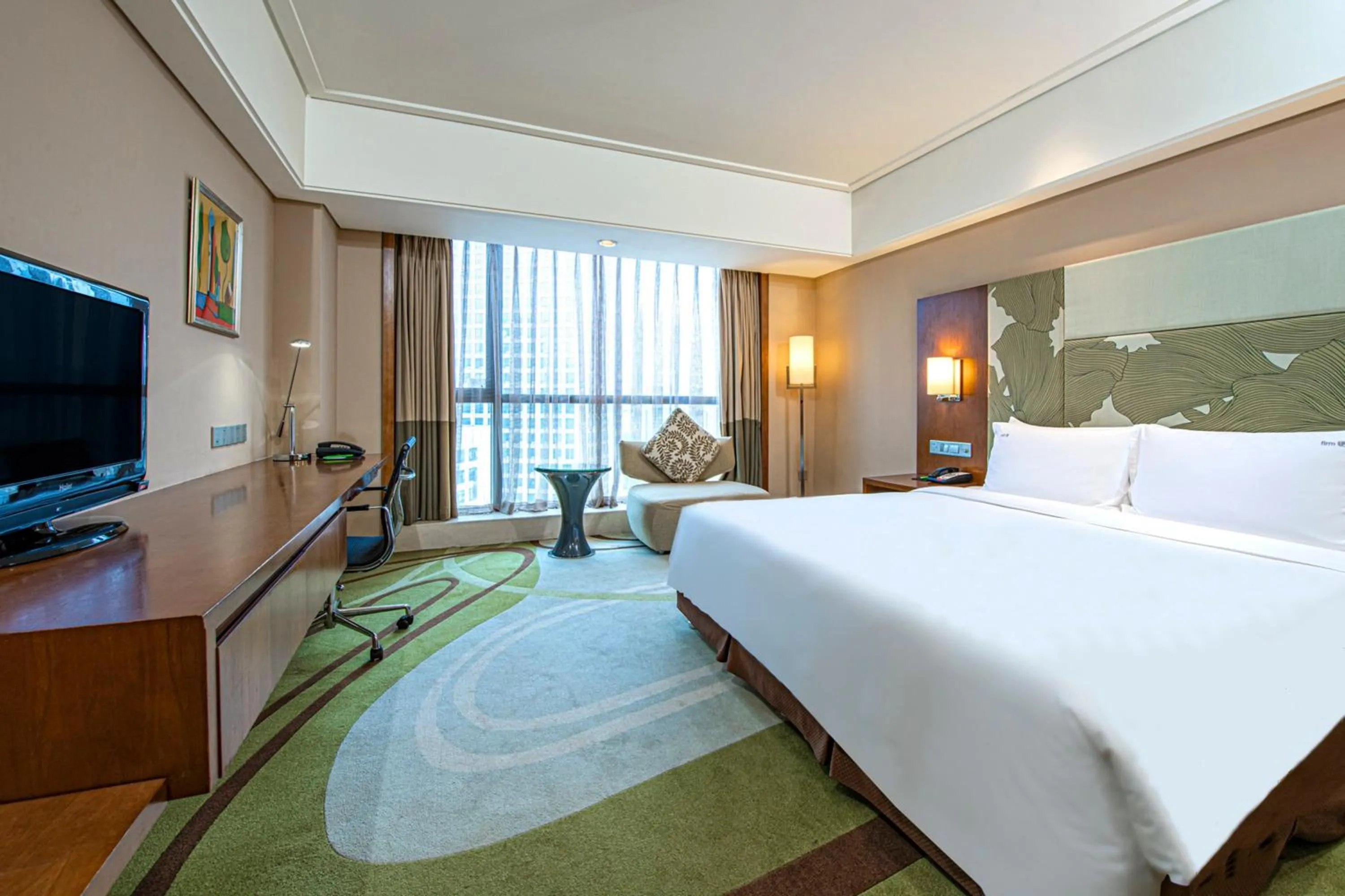 Photo of the whole room, Bed in Holiday Inn Qingdao City Center by IHG - May 4th Square