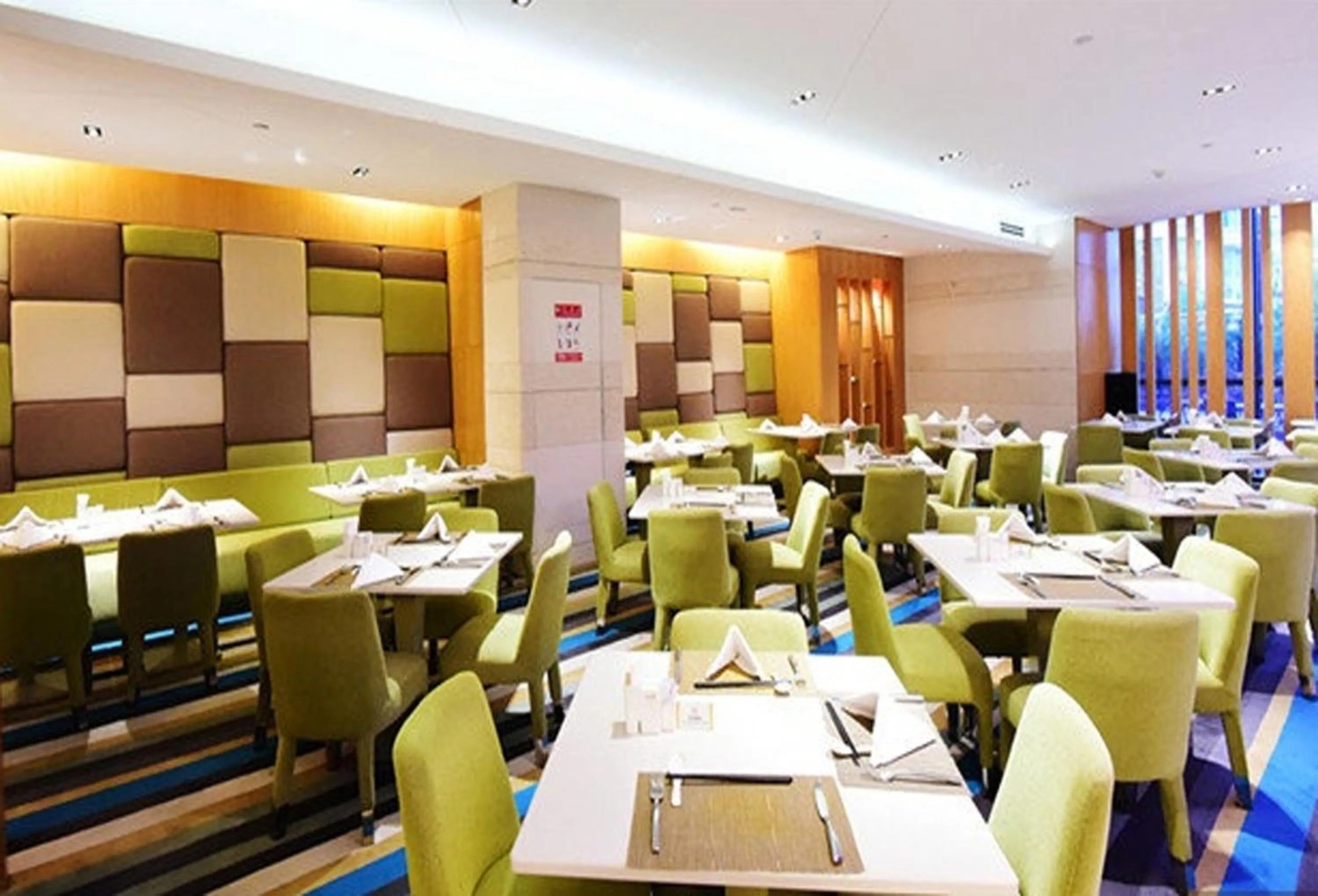 Restaurant/places to eat in Holiday Inn Qingdao City Center by IHG - May 4th Square