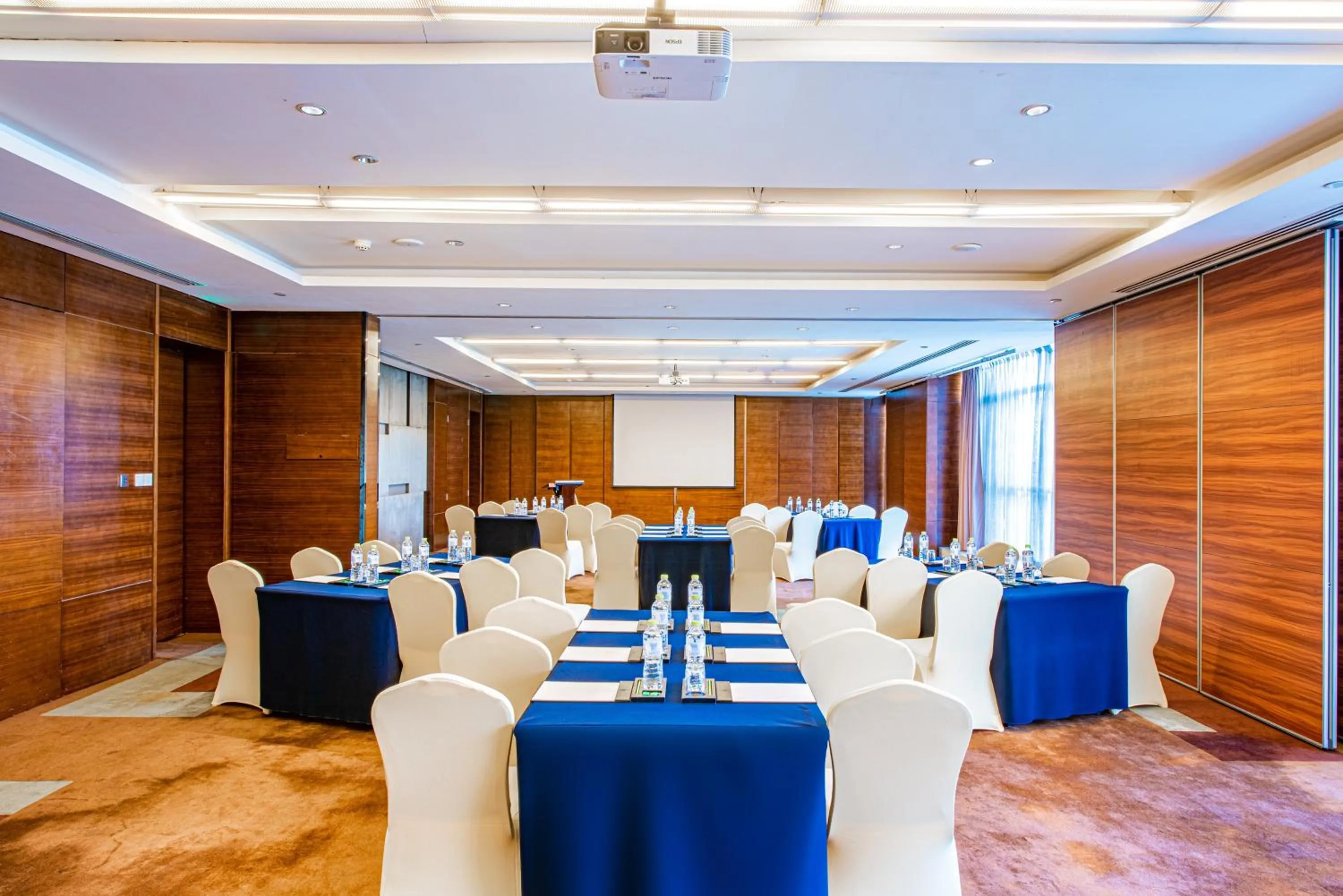 Meeting/conference room in Holiday Inn Qingdao City Center by IHG - May 4th Square