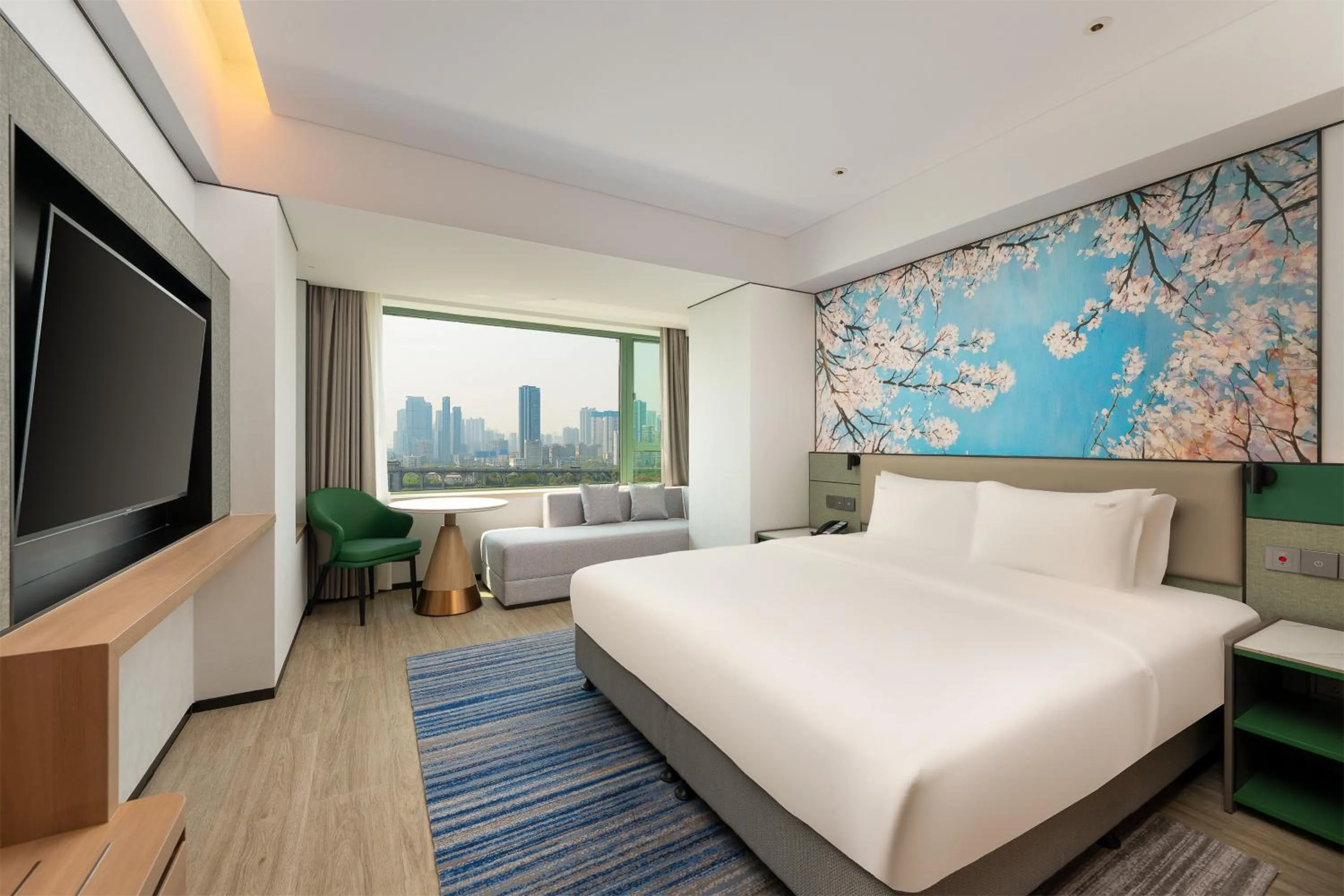 Photo of the whole room, Bed in Holiday Inn Wuhan Riverside by IHG