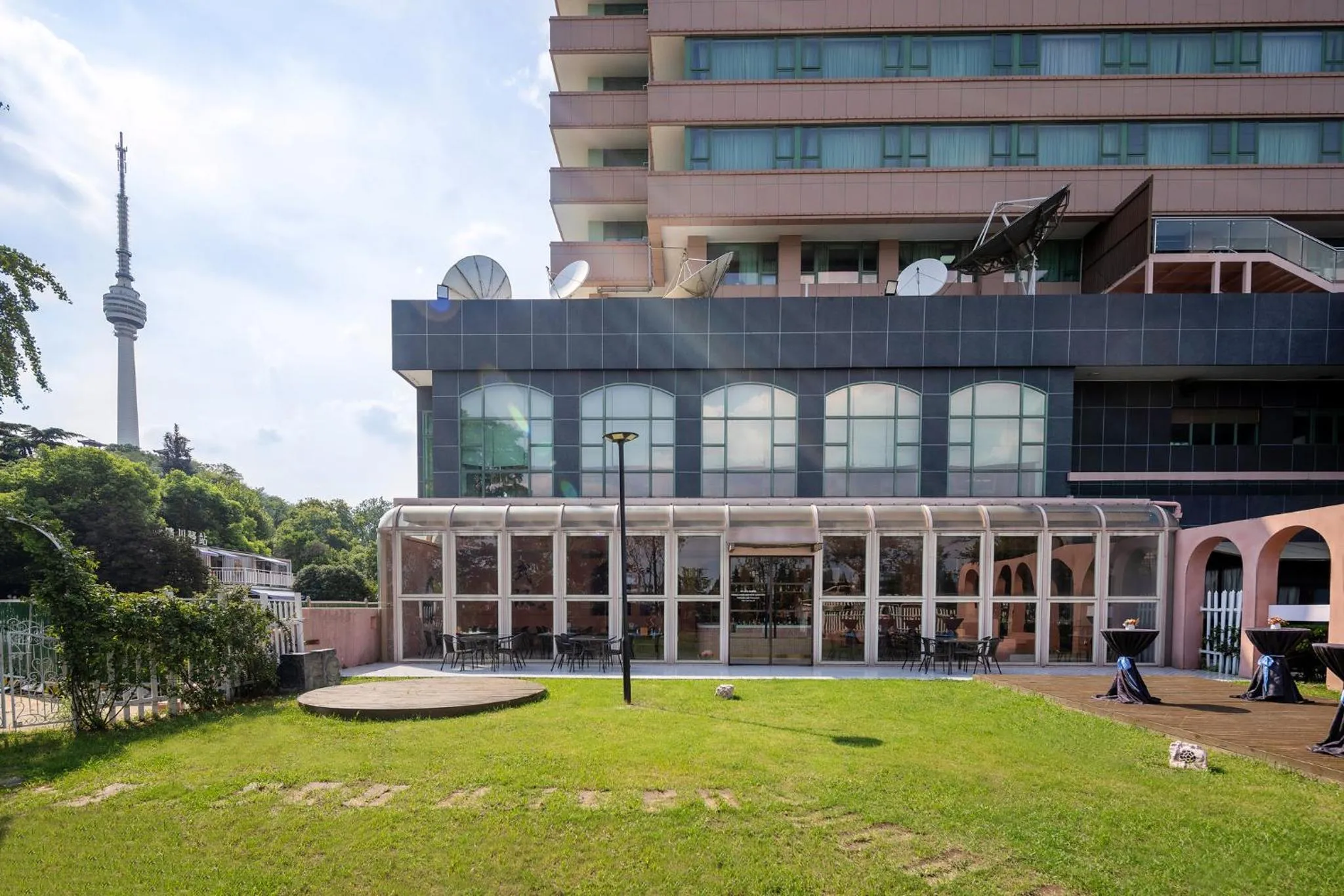 Restaurant/places to eat in Holiday Inn Wuhan Riverside by IHG