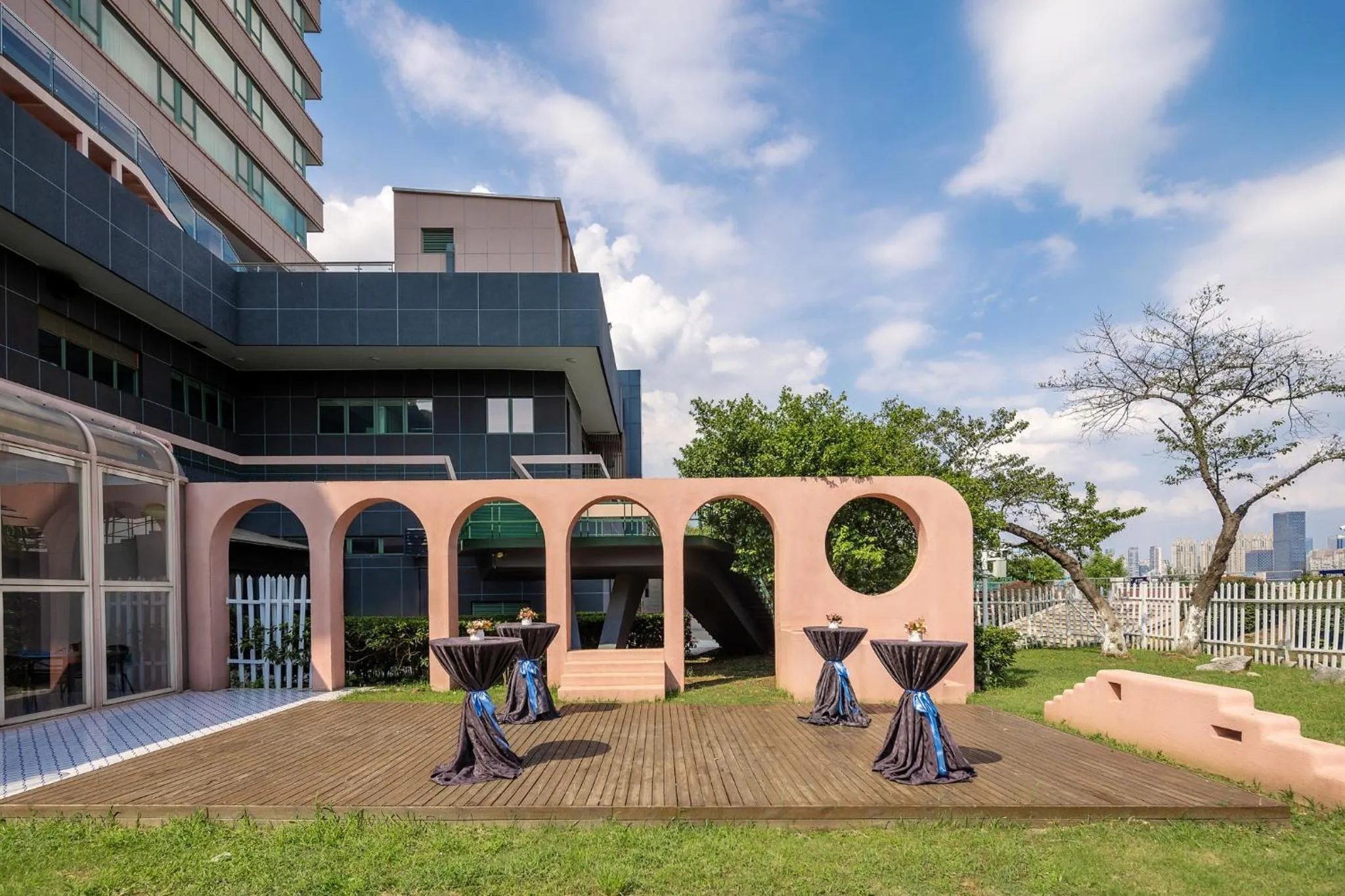 Restaurant/places to eat in Holiday Inn Wuhan Riverside by IHG