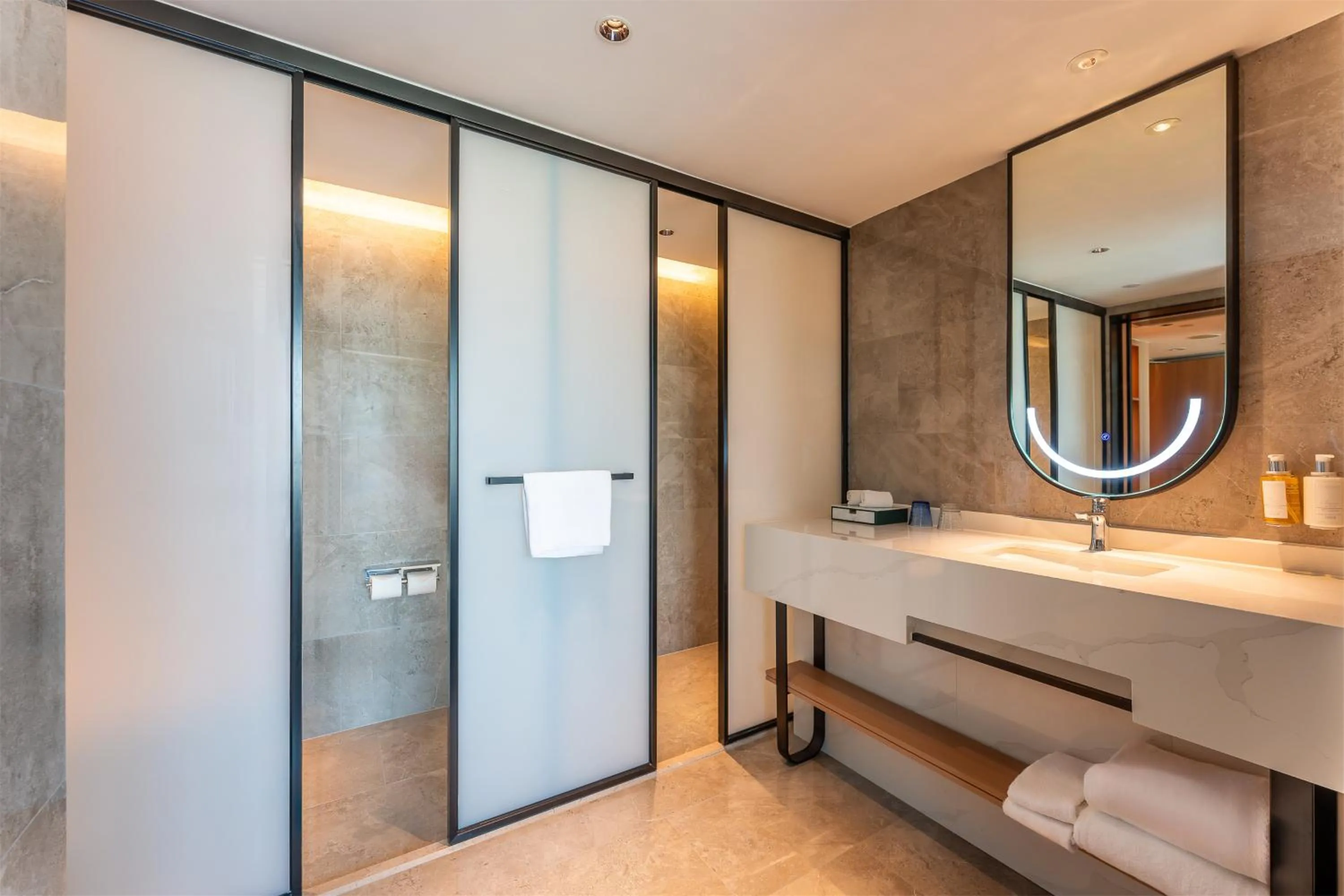 Photo of the whole room in Holiday Inn Wuhan Riverside by IHG