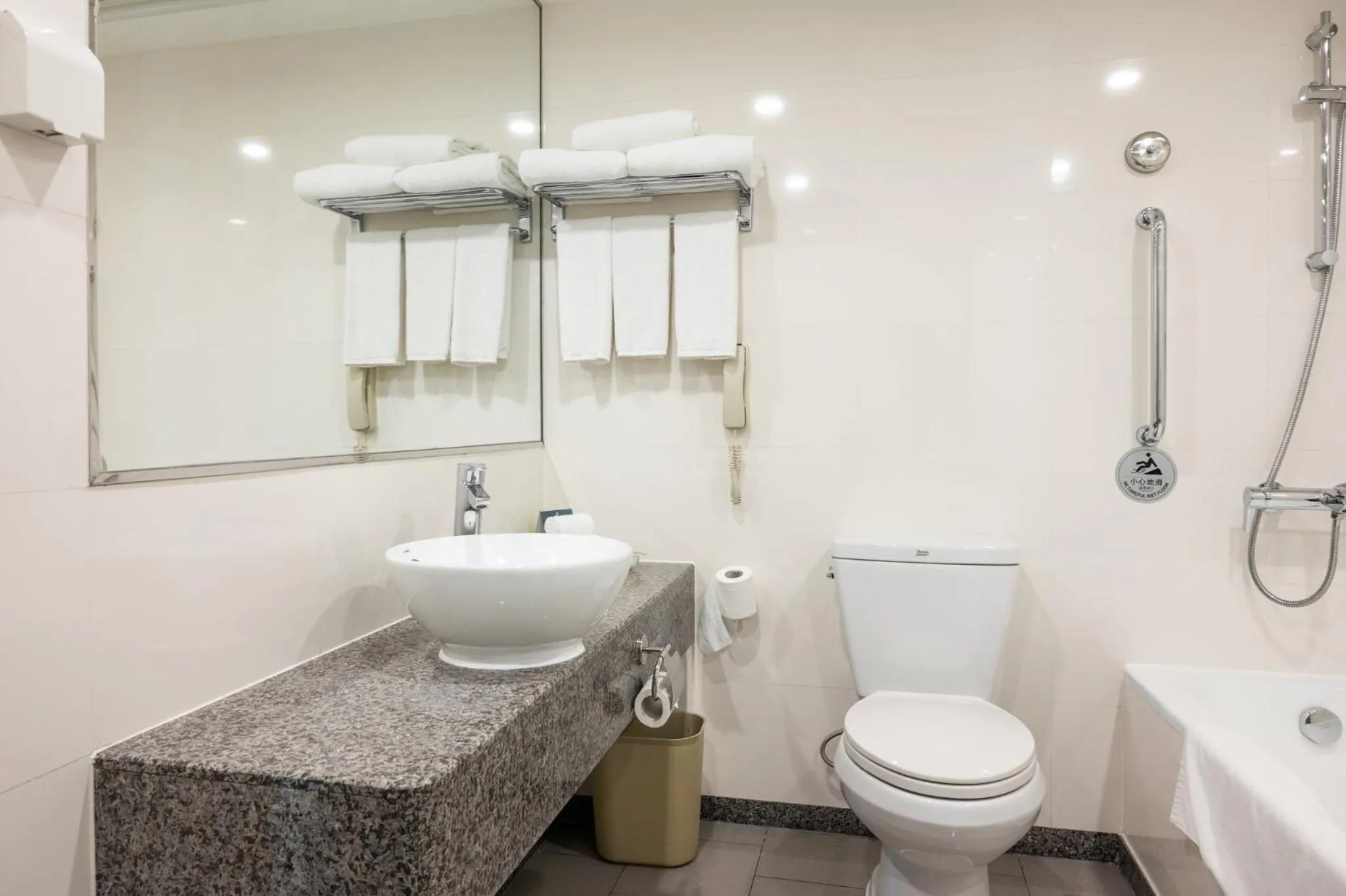 Photo of the whole room in Holiday Inn Wuhan Riverside by IHG