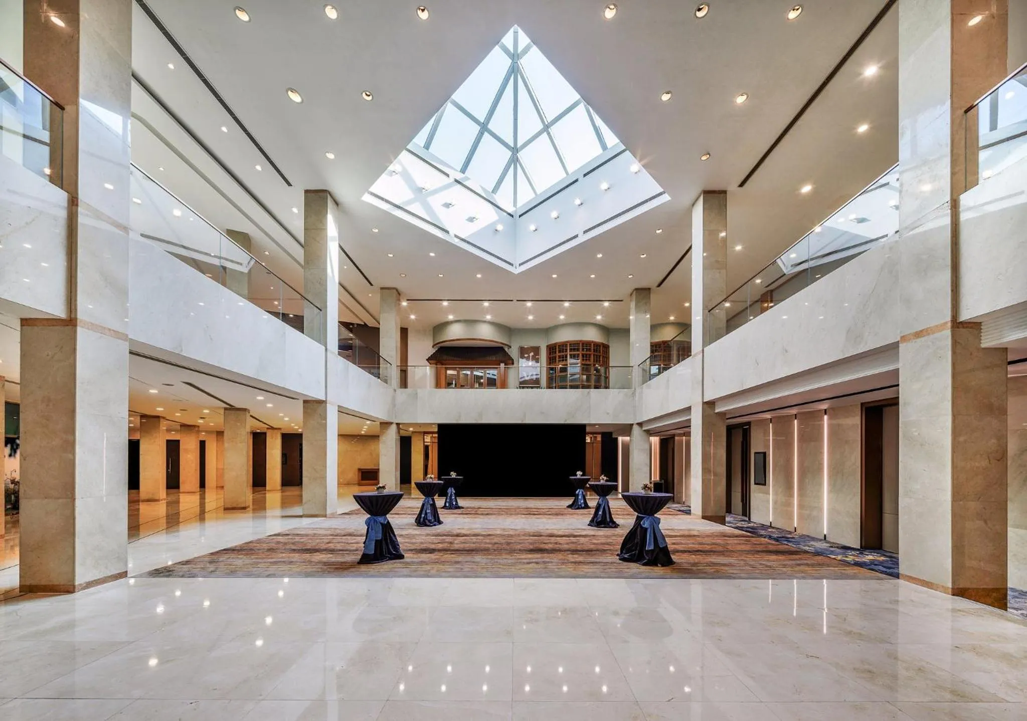 Meeting/conference room in Holiday Inn Wuhan Riverside by IHG