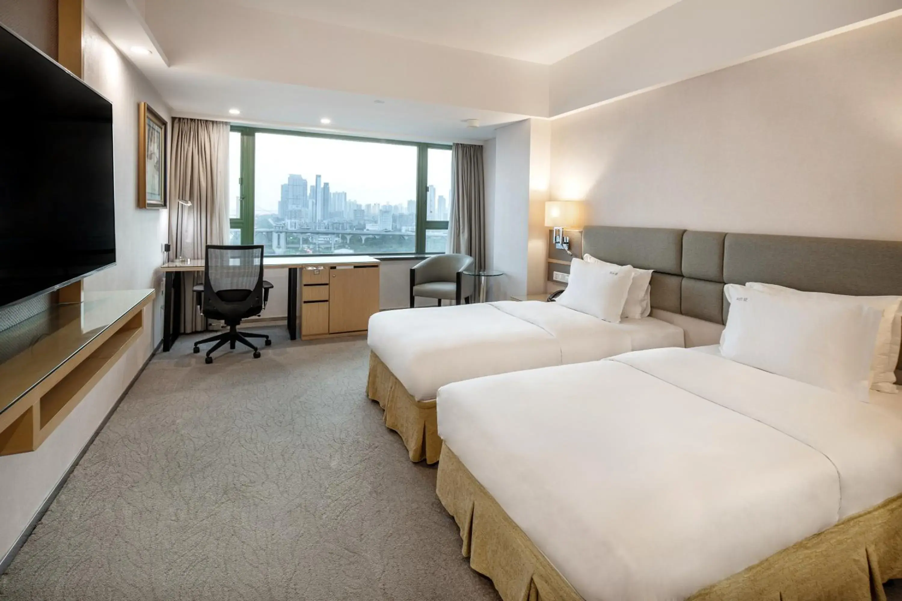 Premium Twin Room with River View - High Floor in Holiday Inn Wuhan Riverside by IHG Premium Twin Room with River View - High Floor in Holiday Inn Wuhan Riverside by IHG