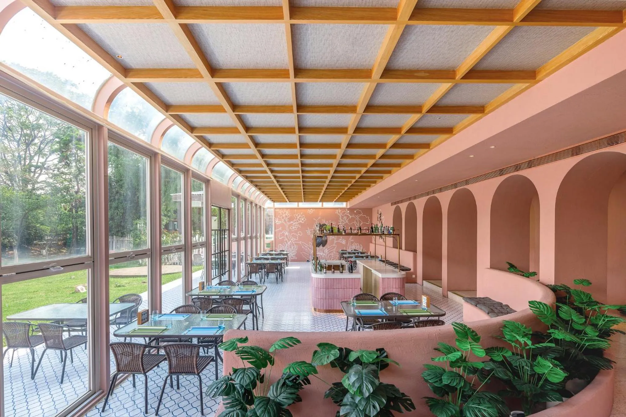 Restaurant/places to eat in Holiday Inn Wuhan Riverside by IHG