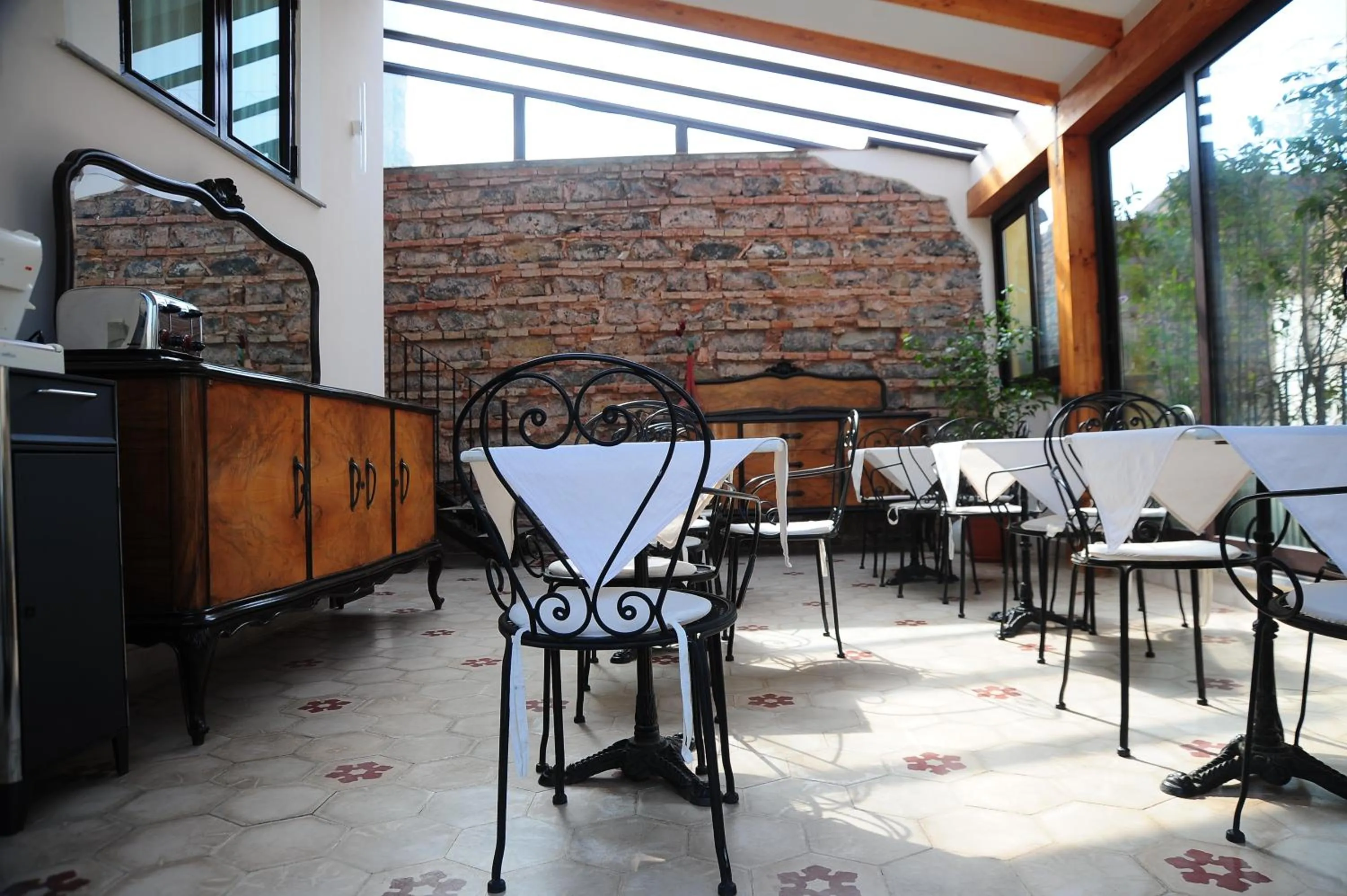 Restaurant/places to eat in Sangiuliano114 B&B