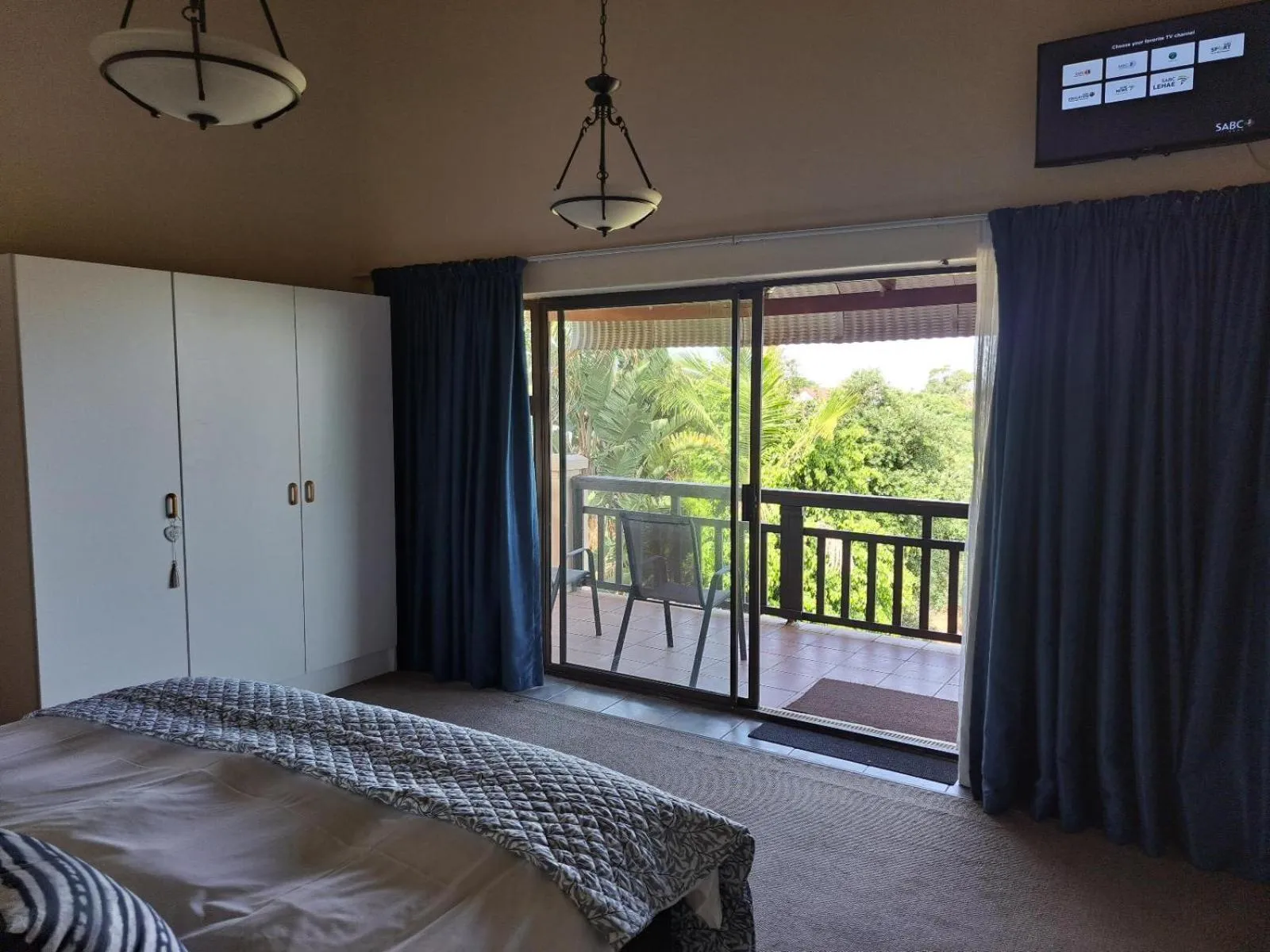 Bed in Dolphin View Guesthouse