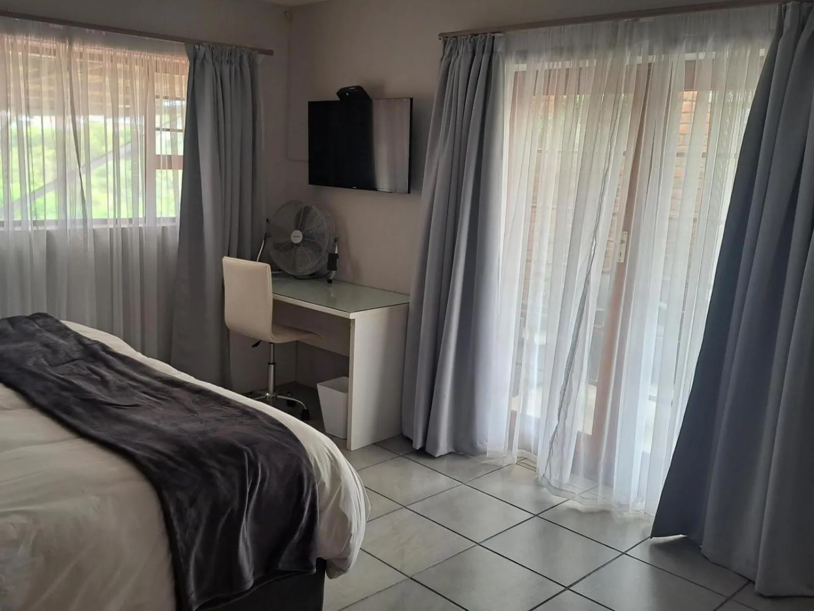 Bed in Dolphin View Guesthouse