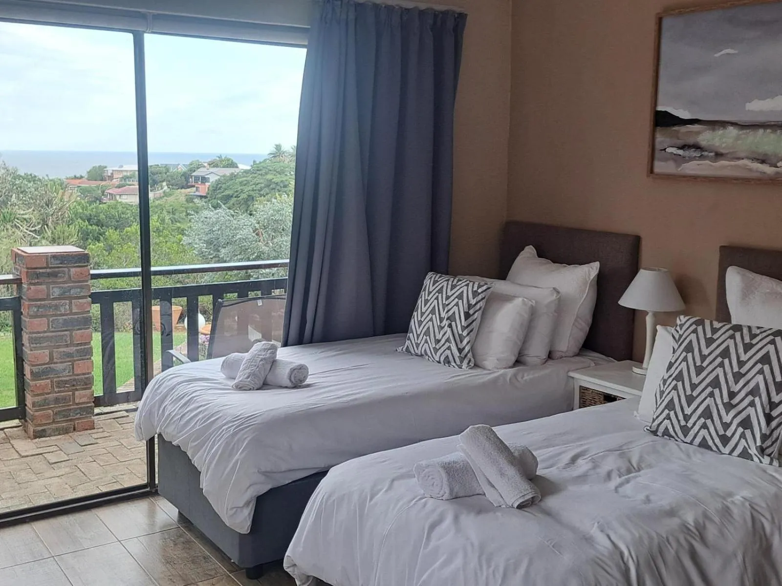 Bed in Dolphin View Guesthouse