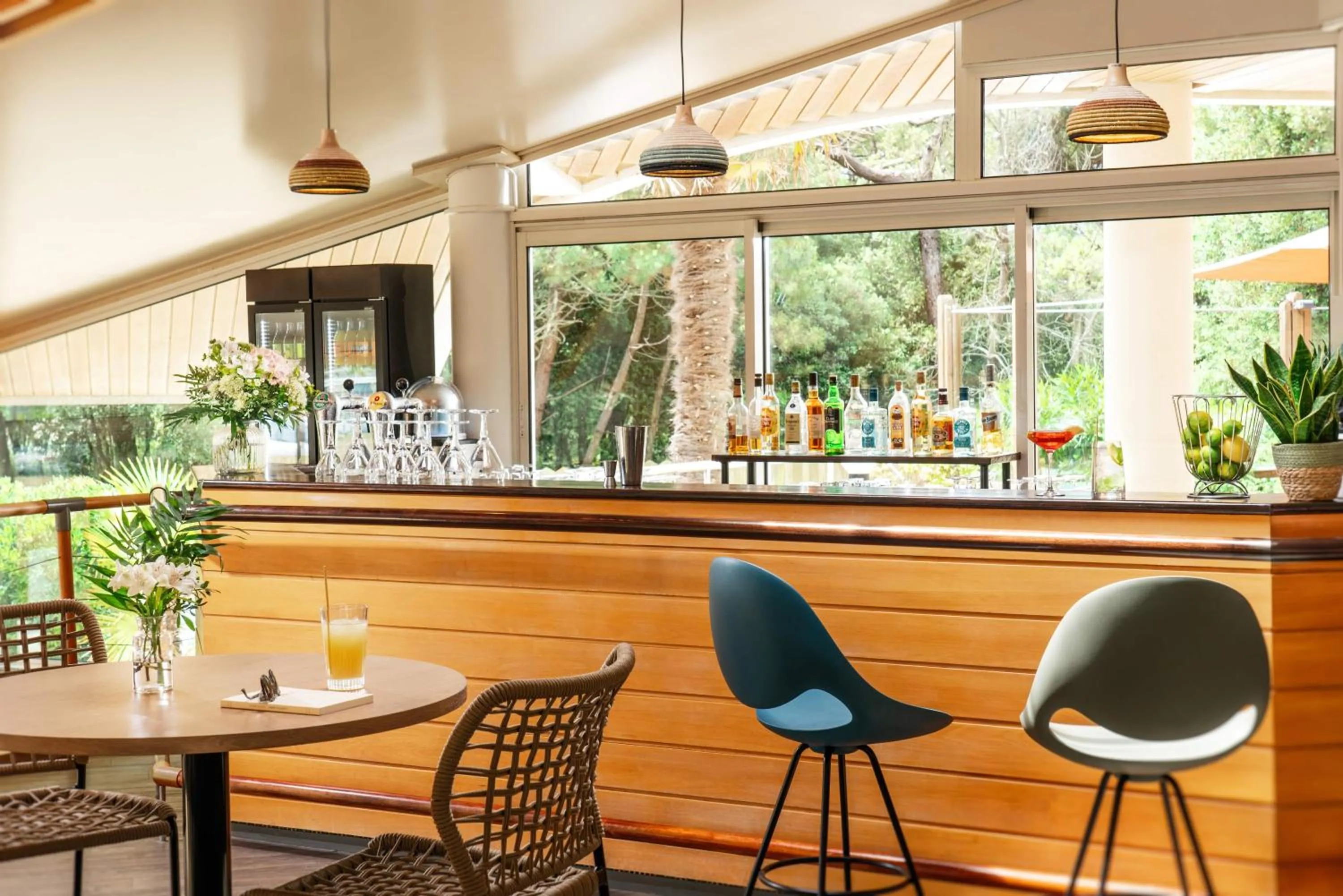 Lounge or bar in Résidence Valdys Thalasso & Spa - les Pins