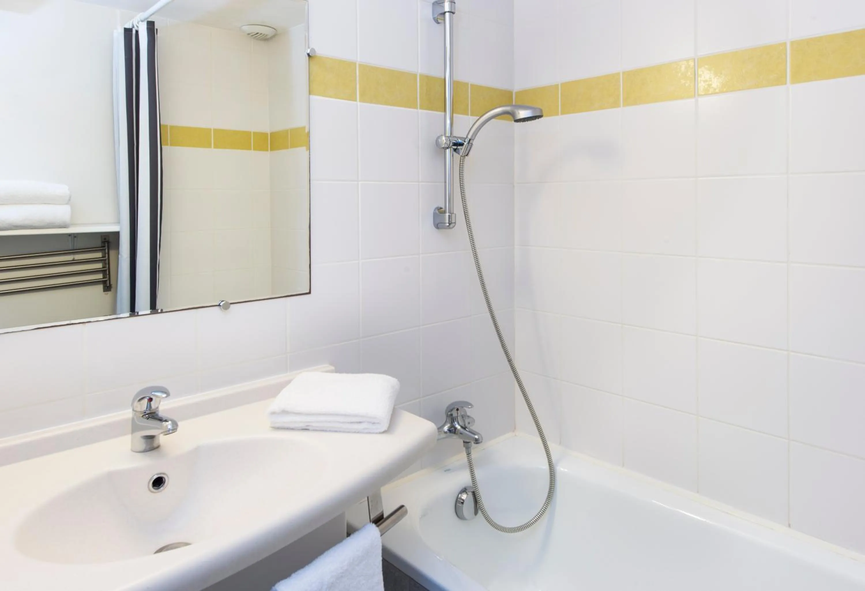 Shower in Résidence Valdys Thalasso & Spa - les Pins