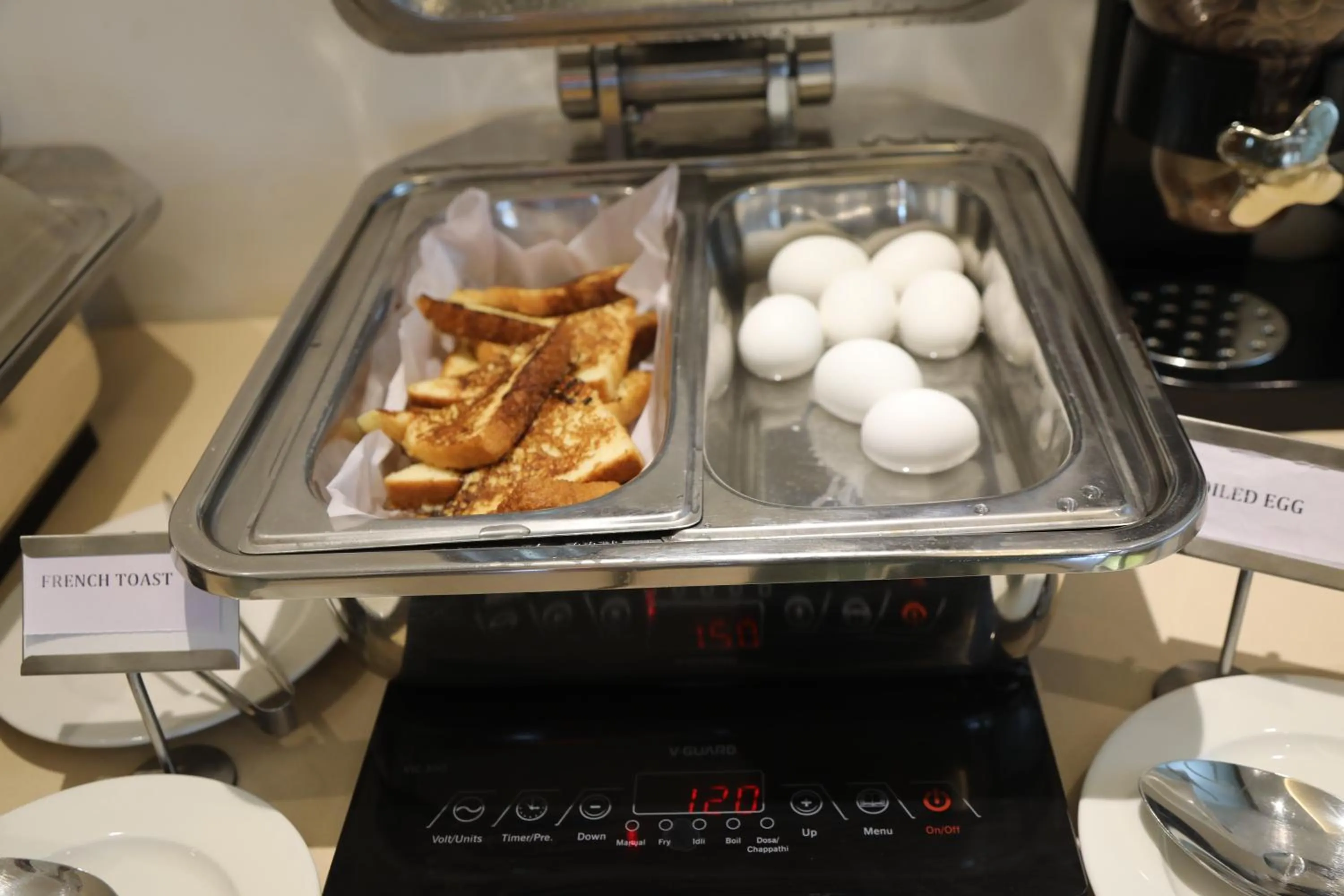 Restaurant/places to eat in Casa Montana Munnar