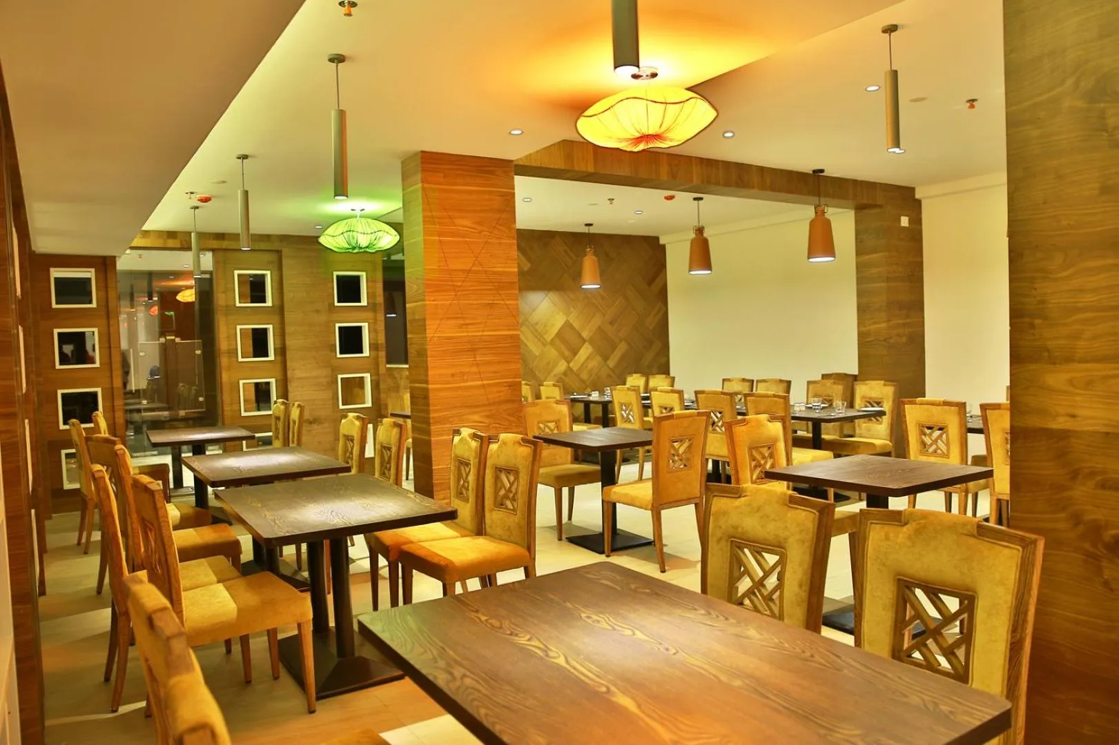 Restaurant/places to eat in Casa Montana Munnar