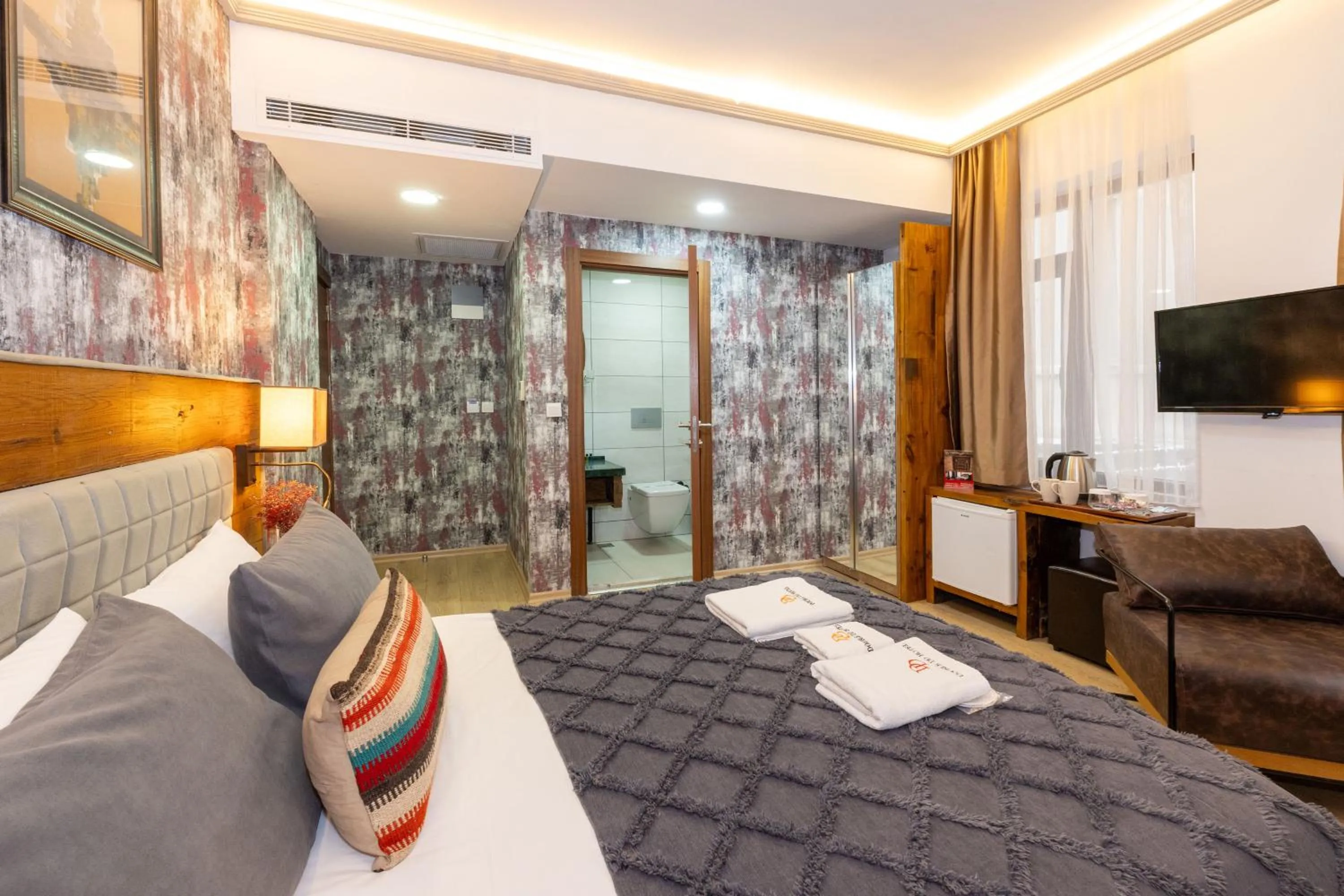 Photo of the whole room, Bed in Double DD Hotel