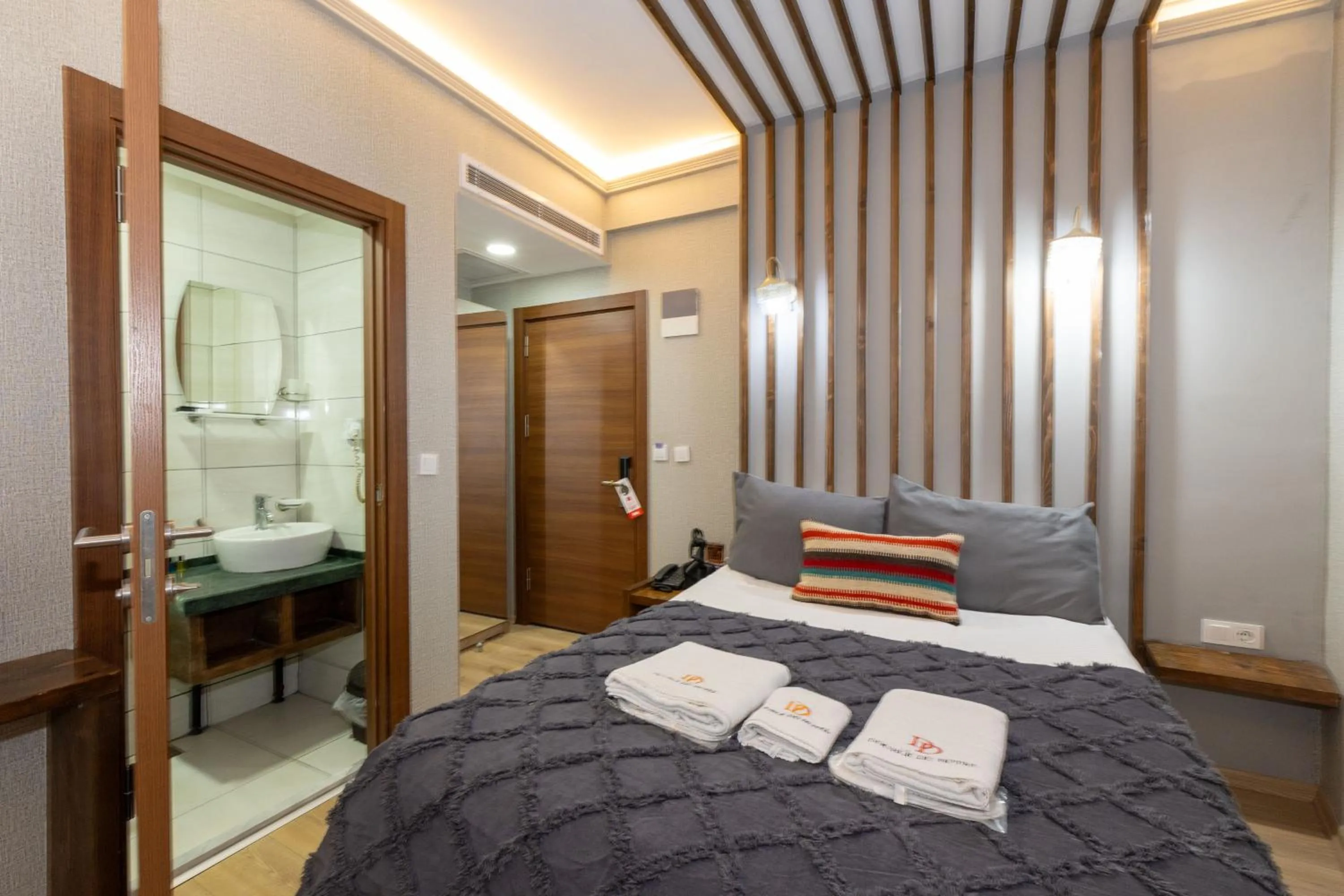 Photo of the whole room, Bed in Double DD Hotel