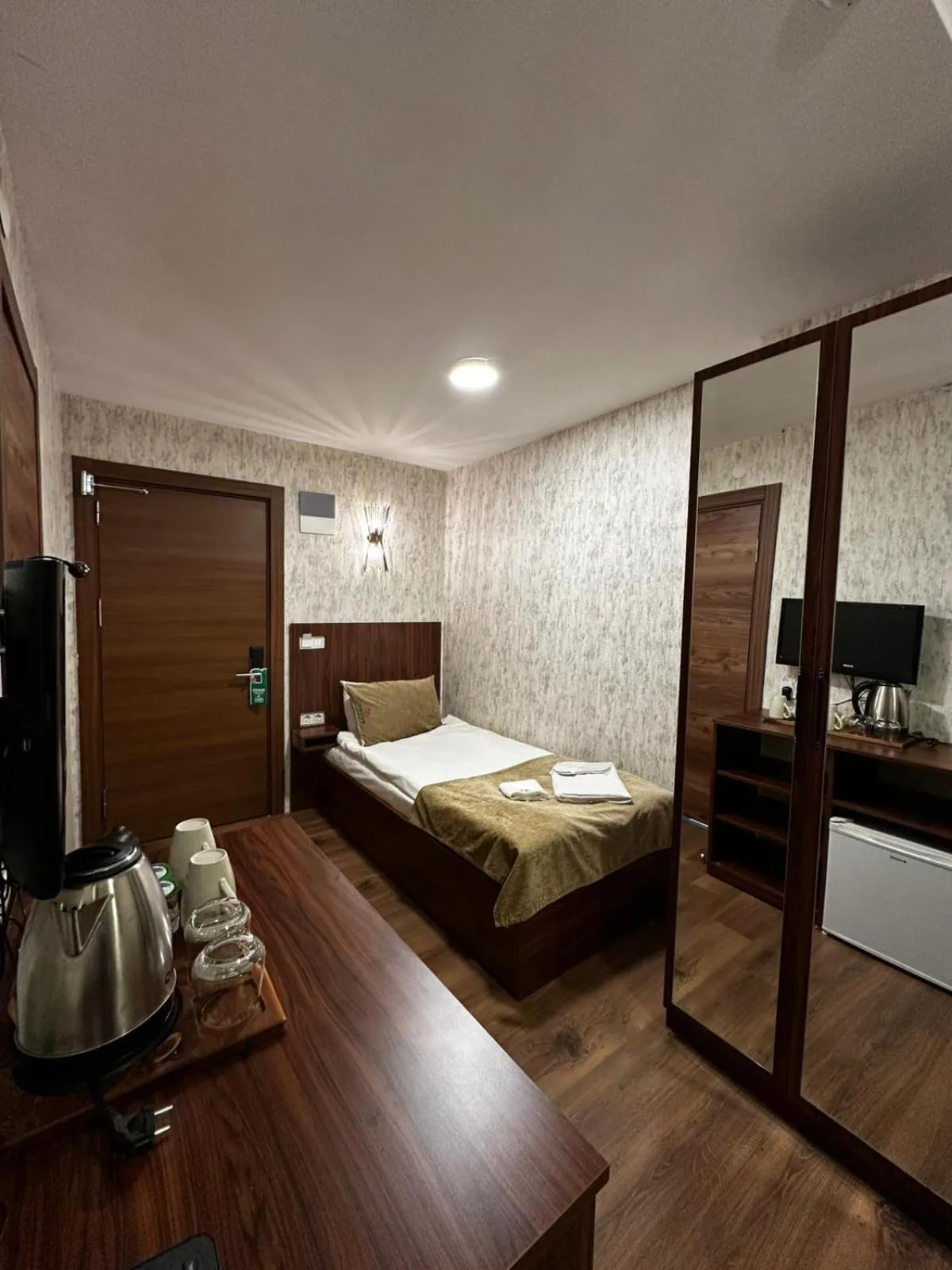 Photo of the whole room, Bed in Double DD Hotel