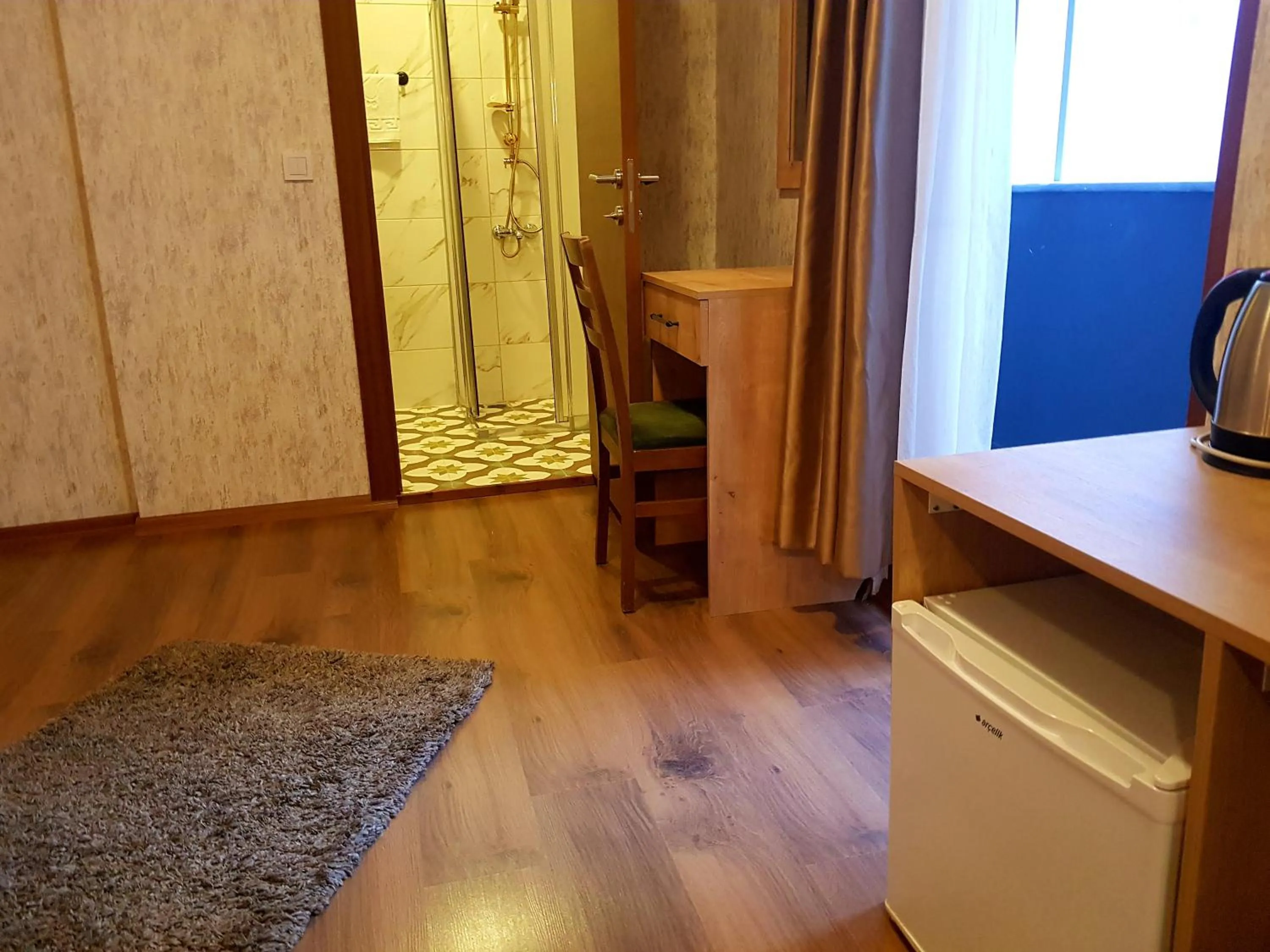 Communal lounge/ TV room in Double DD Hotel