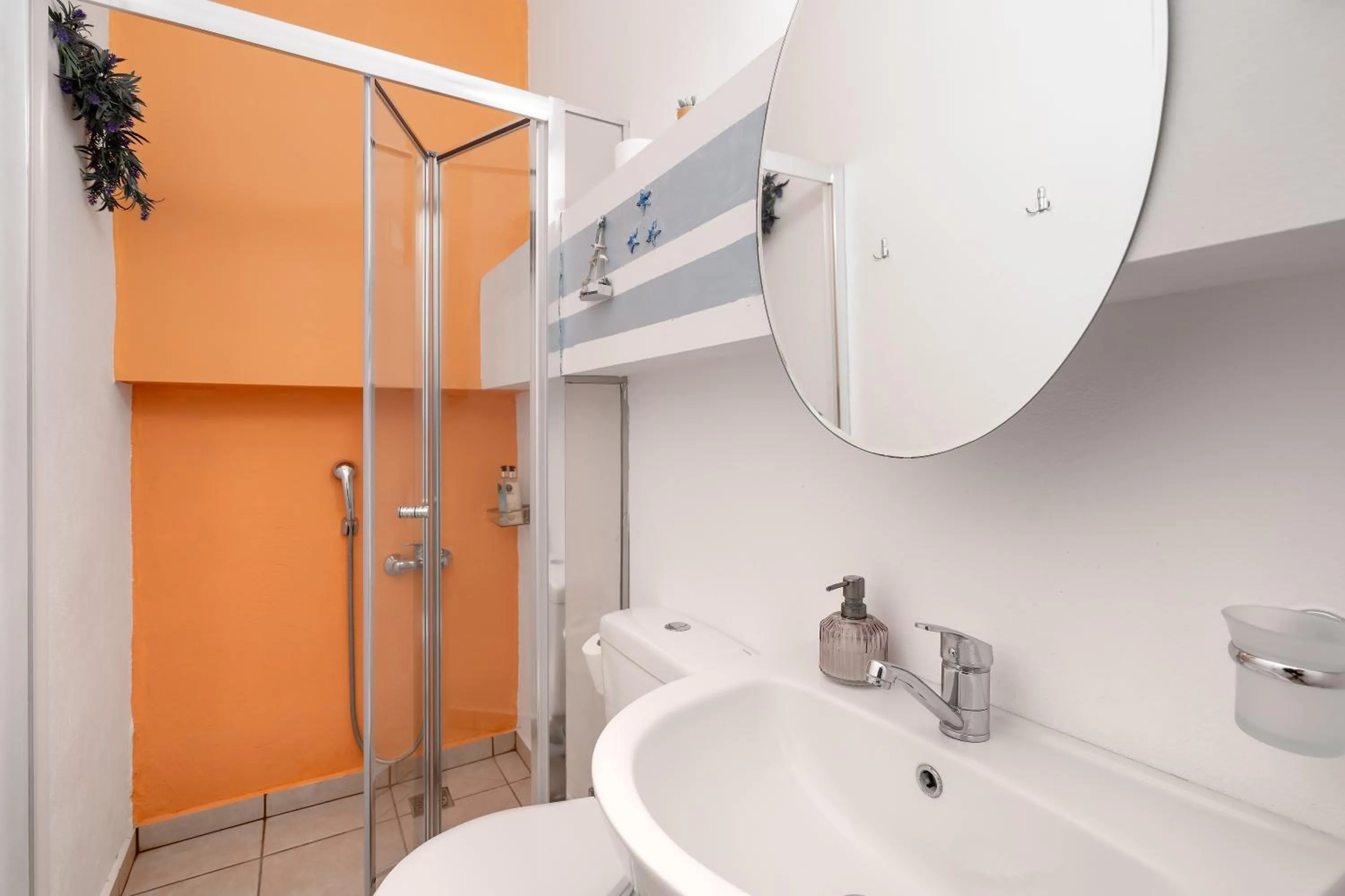 Shower in Anemomiloi Studios