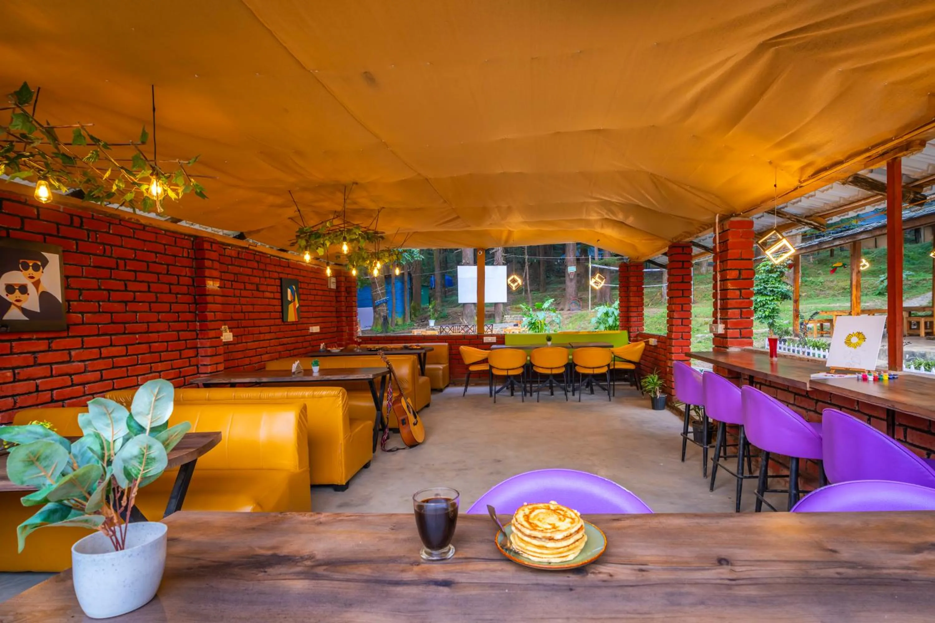 Restaurant/places to eat in Himtrek Stays,Mcleodganj