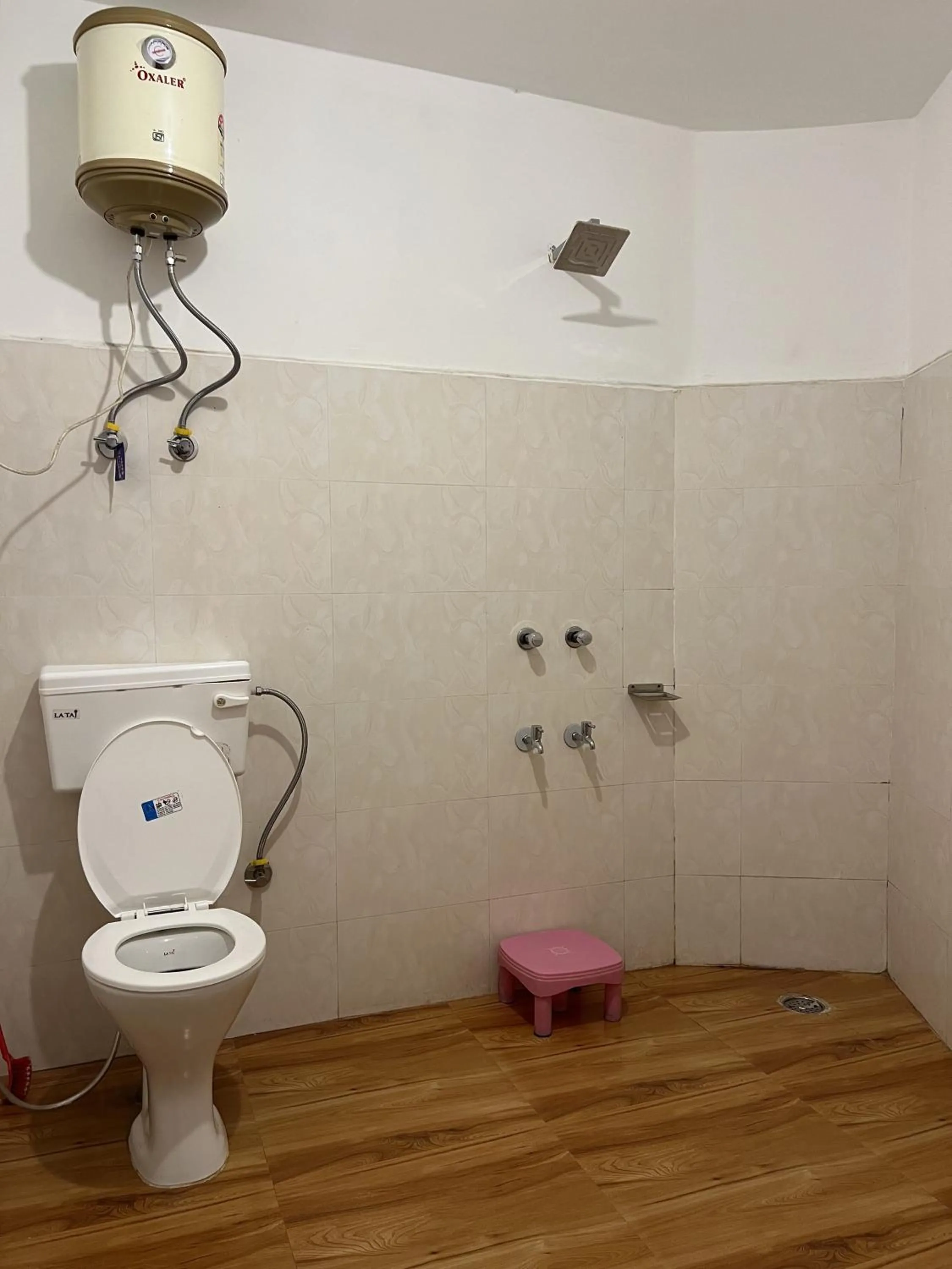 Shower in Himtrek Stays,Mcleodganj