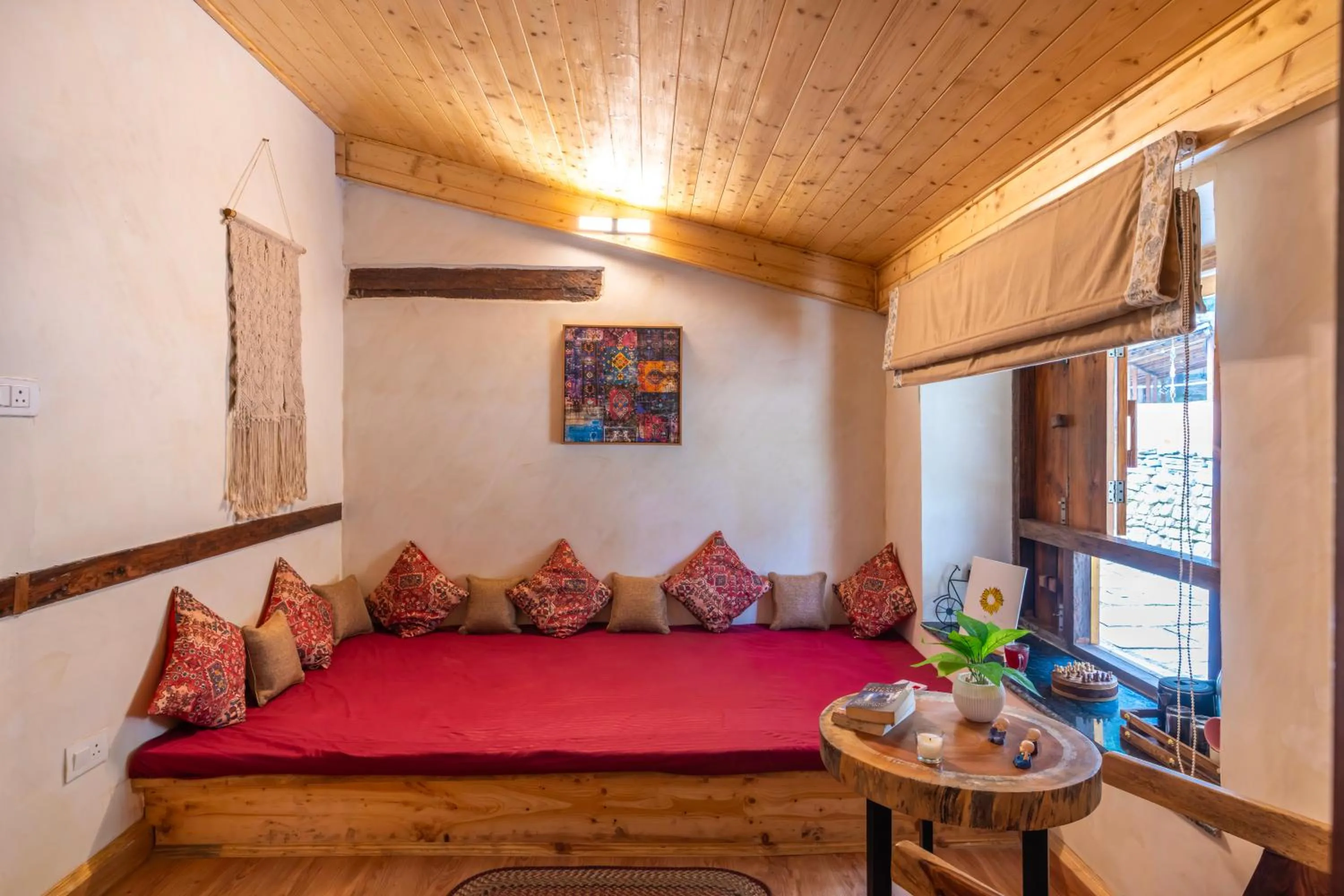 Living room, Bed in Himtrek Stays,Mcleodganj