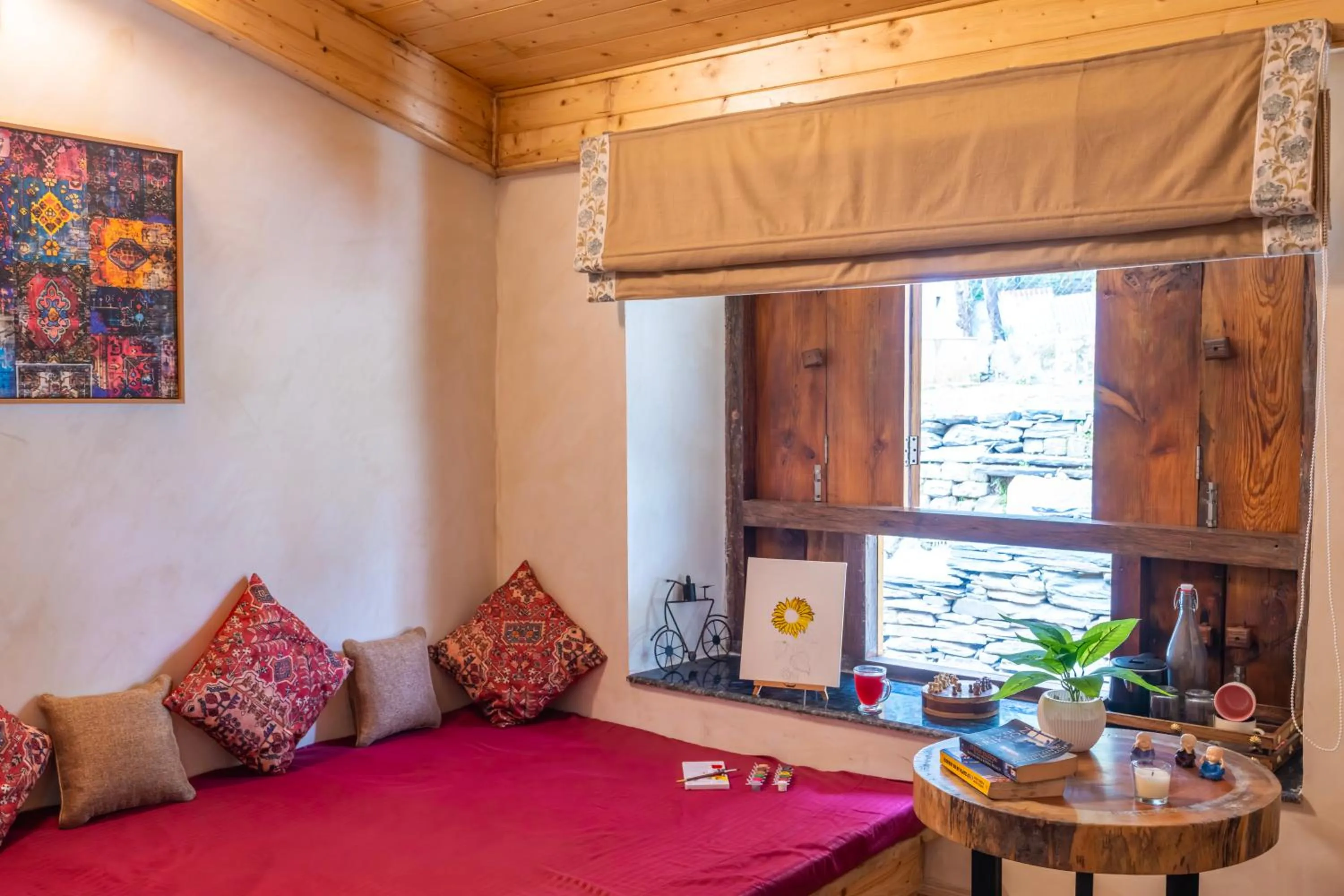 Living room, Bed in Himtrek Stays,Mcleodganj