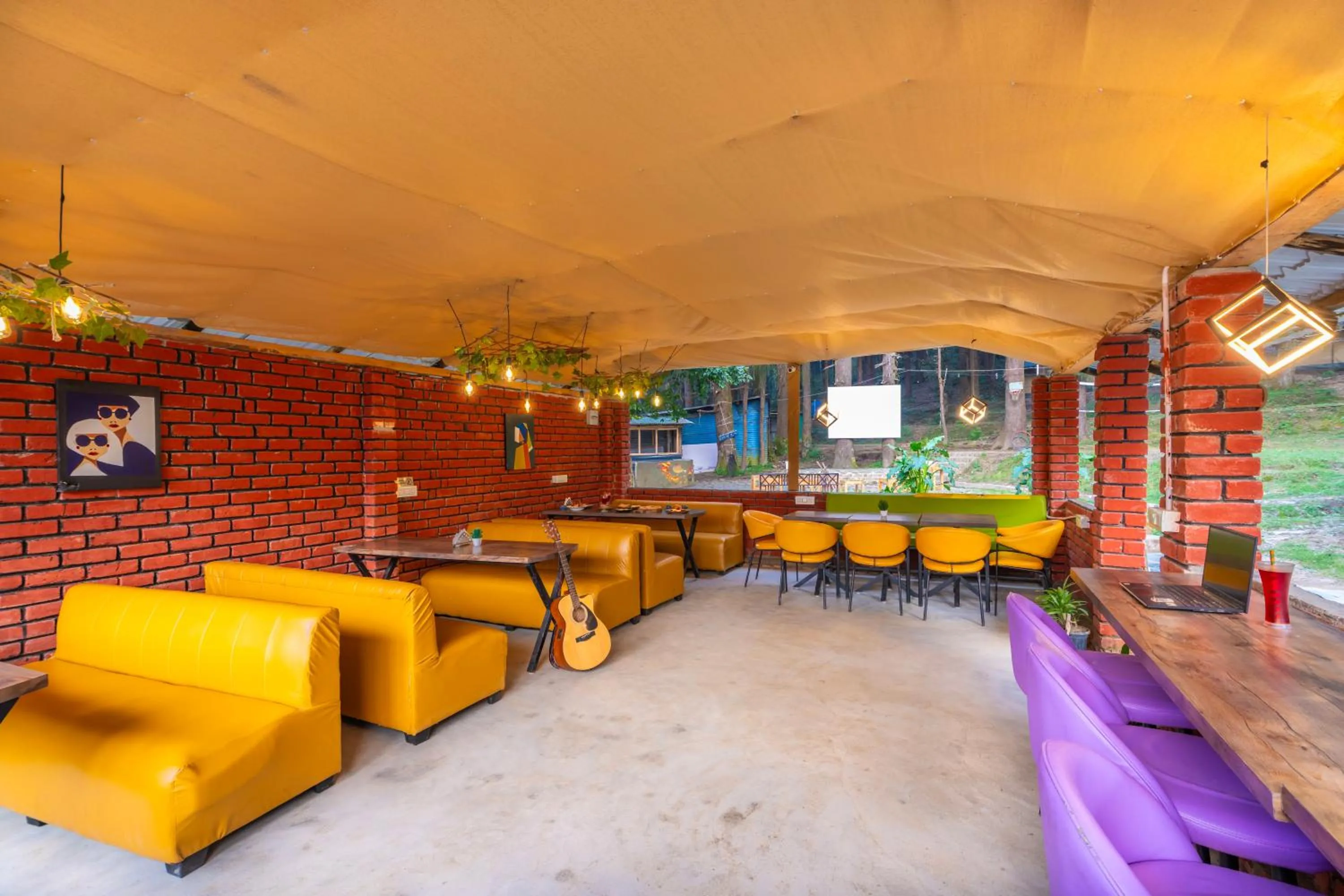 Restaurant/places to eat in Himtrek Stays,Mcleodganj