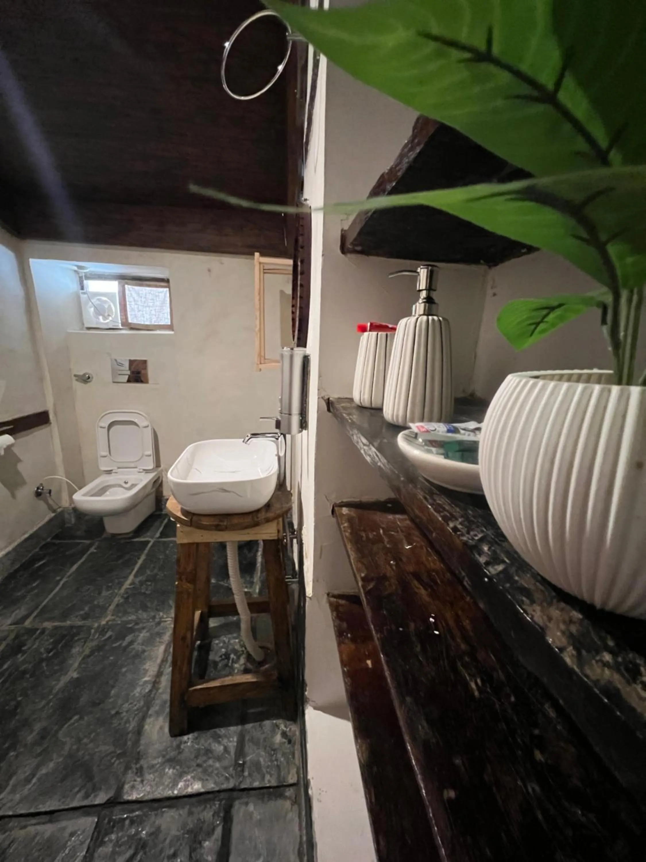 Toilet in Himtrek Stays,Mcleodganj