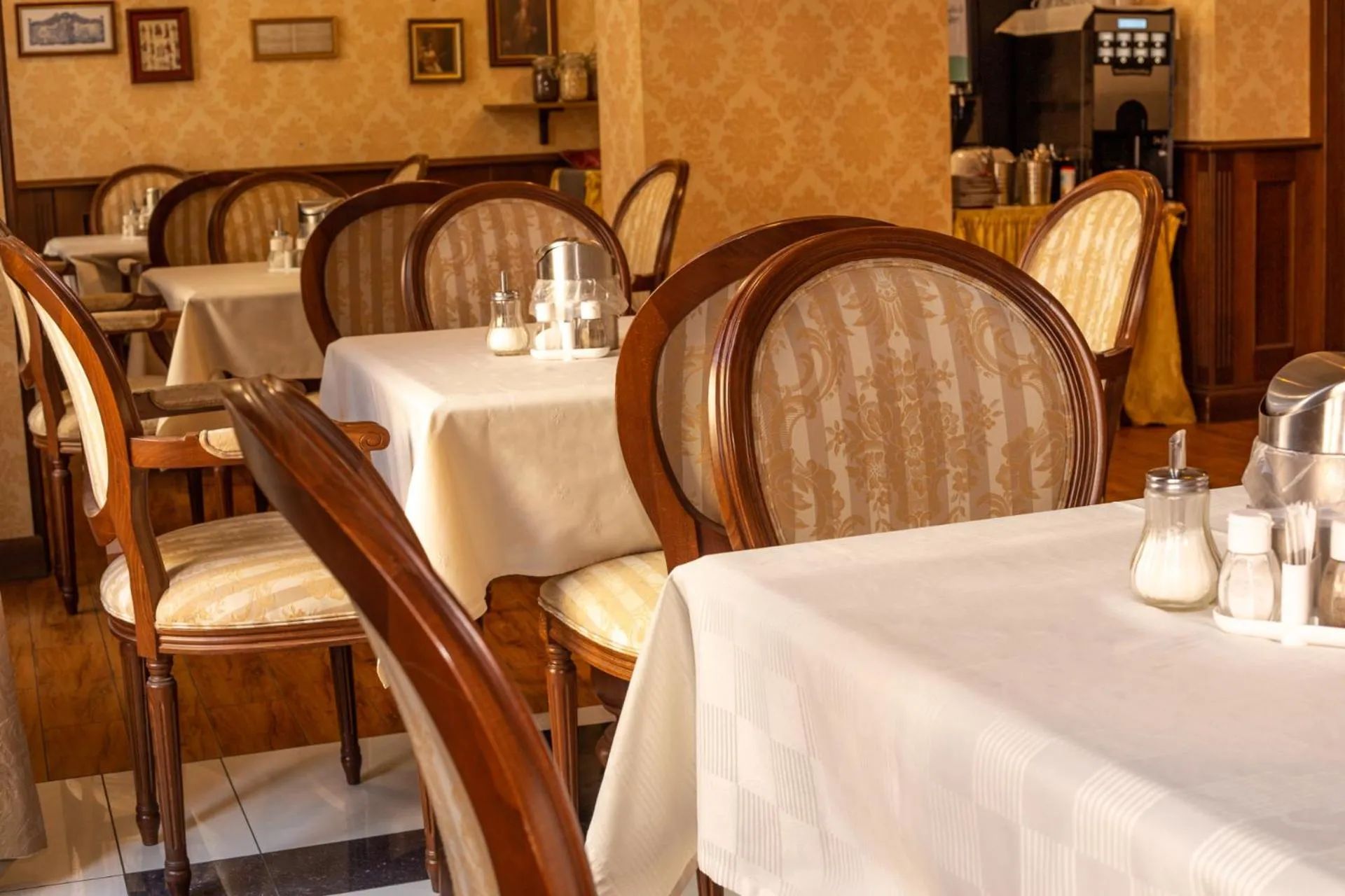 Dining area in Mozart Hotel