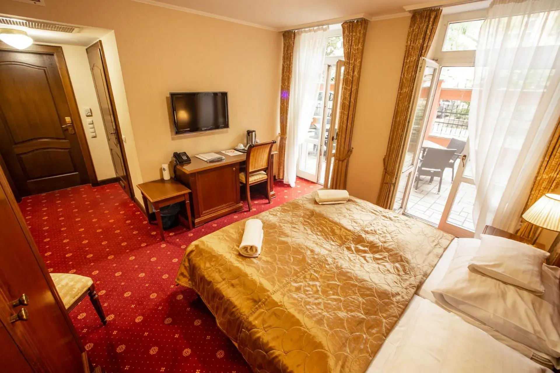 Double Room - single occupancy - Disability Access in Mozart Hotel Double Room - single occupancy - Disability Access in Mozart Hotel
