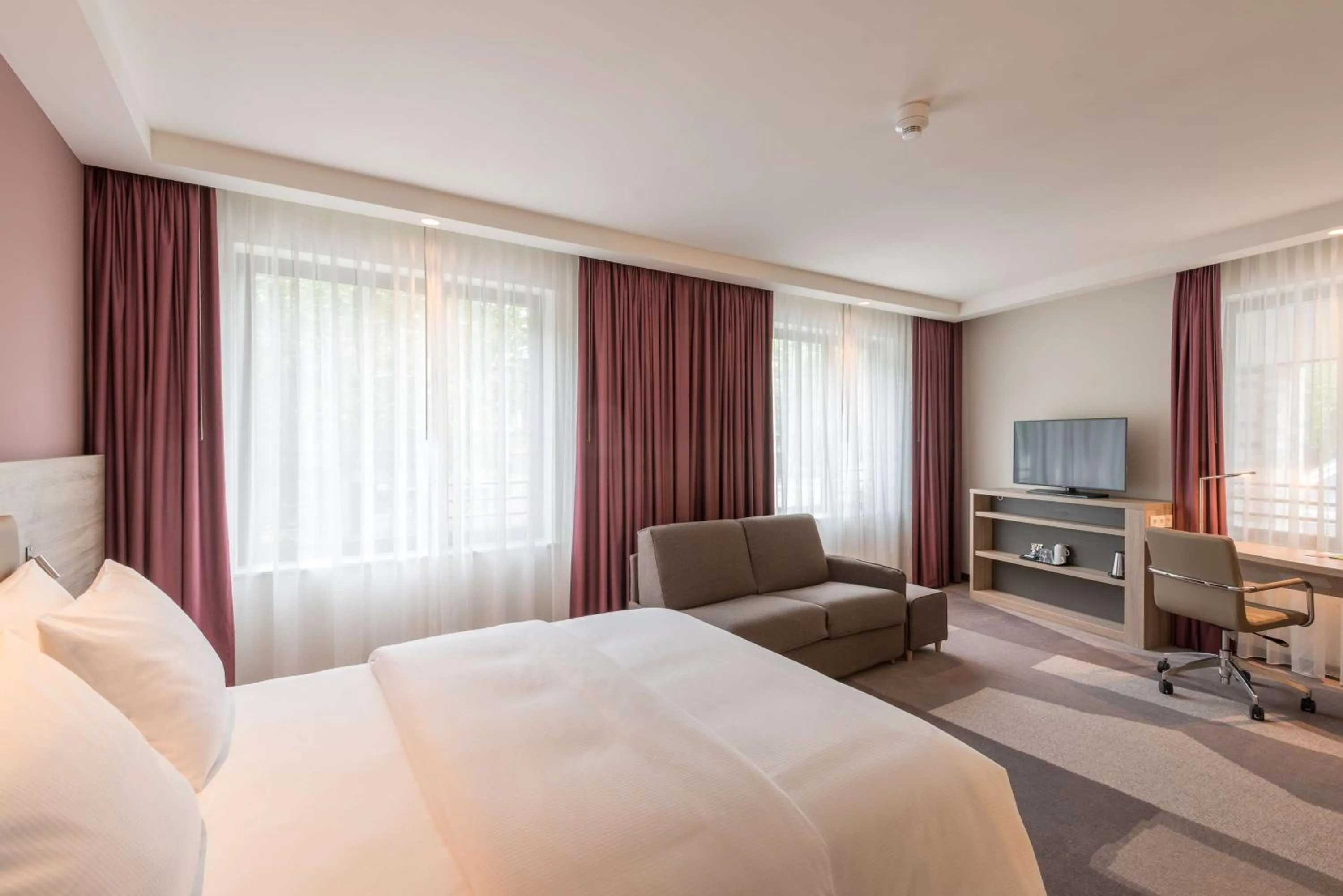 Bedroom, Bed in Hampton By Hilton Frankfurt City Centre East