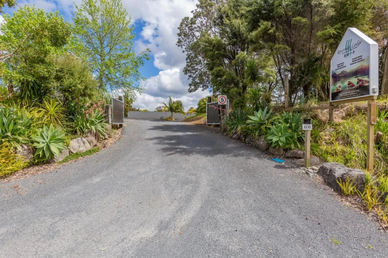 Facade/entrance in Riverside Lodge Paihia