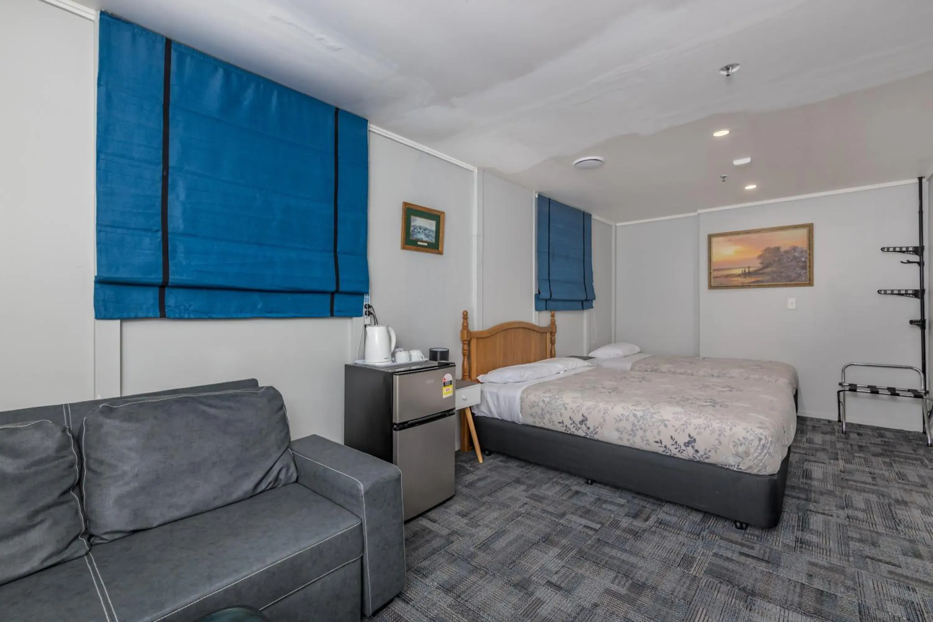 Triple Room with Private Bathroom in Riverside Lodge Paihia Triple Room with Private Bathroom in Riverside Lodge Paihia