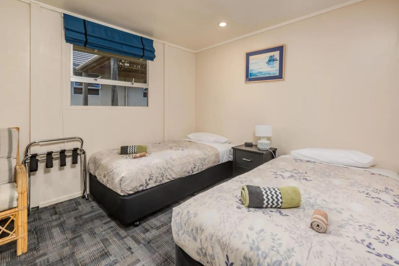 Bedroom, Bed in Riverside Lodge Paihia