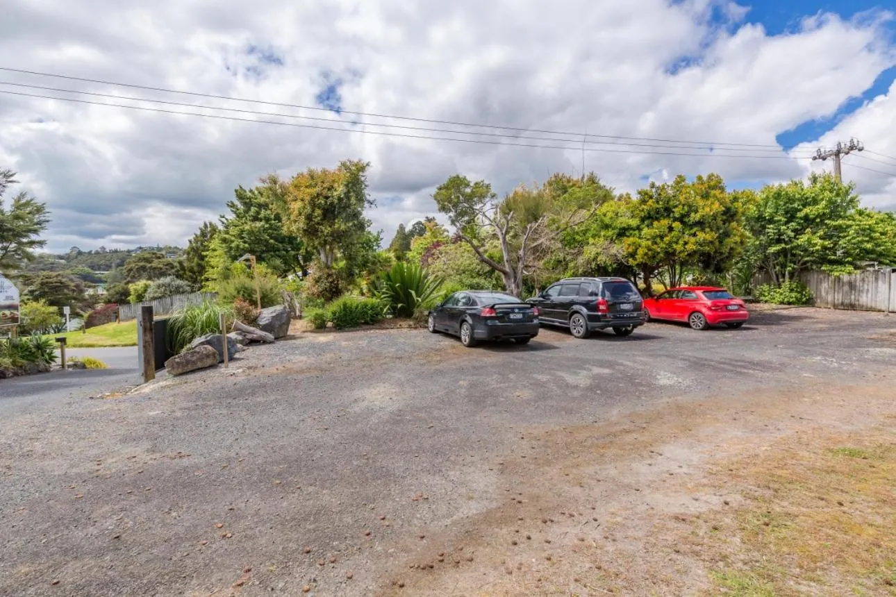 Area and facilities in Riverside Lodge Paihia