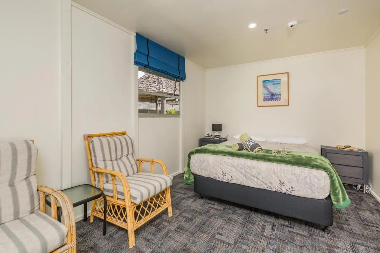 Bedroom, Bed in Riverside Lodge Paihia