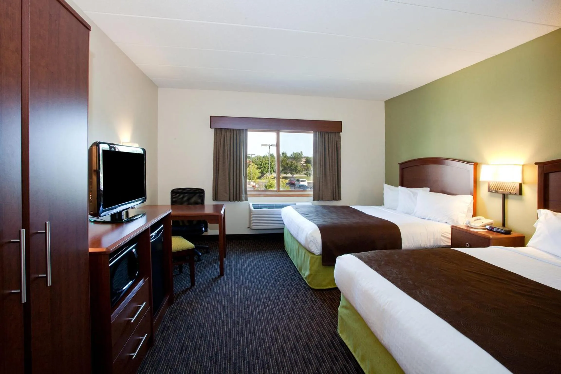 Day, Bed in AmericInn by Wyndham Chanhassen