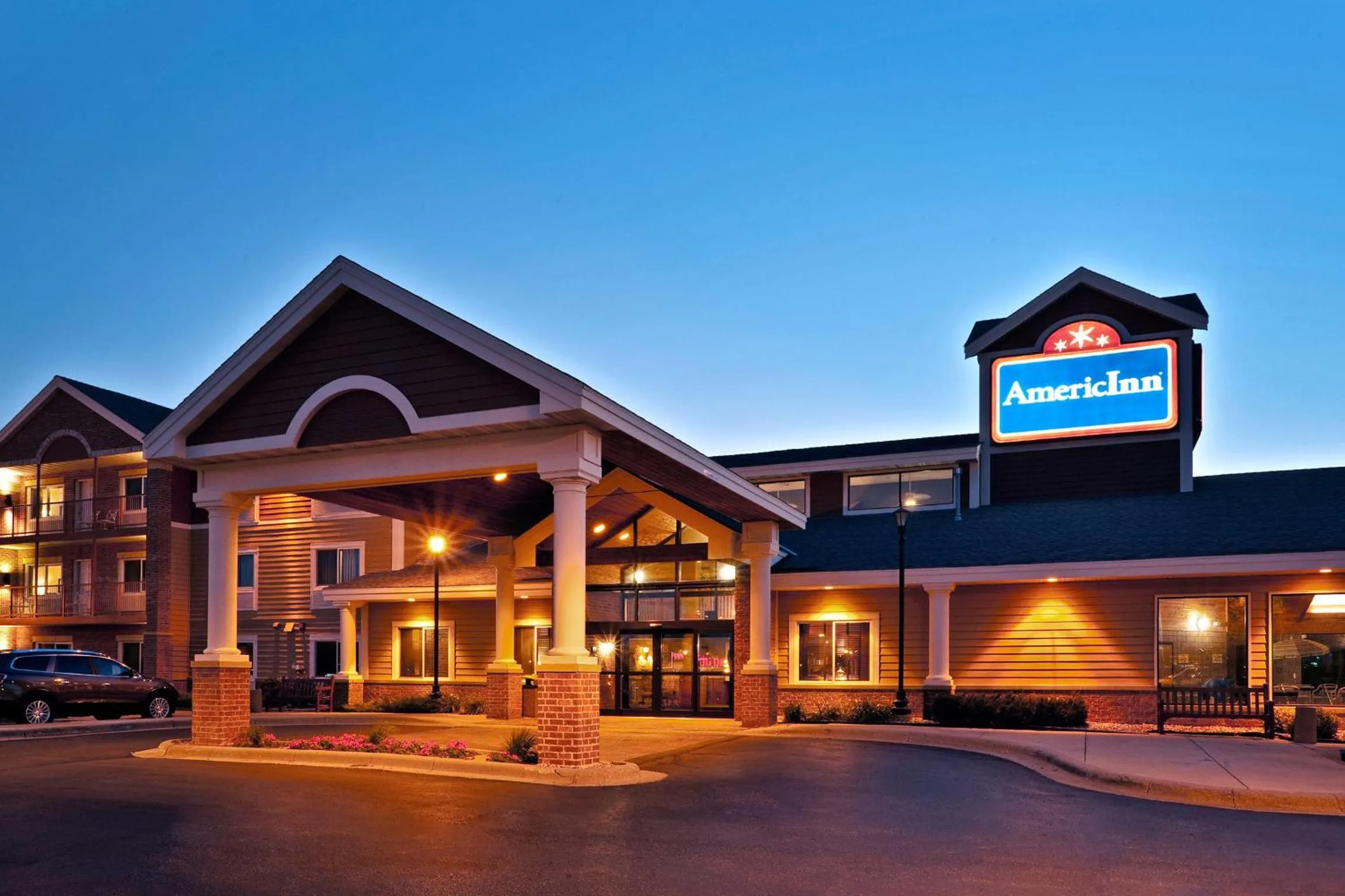 Facade/entrance in AmericInn by Wyndham Chanhassen