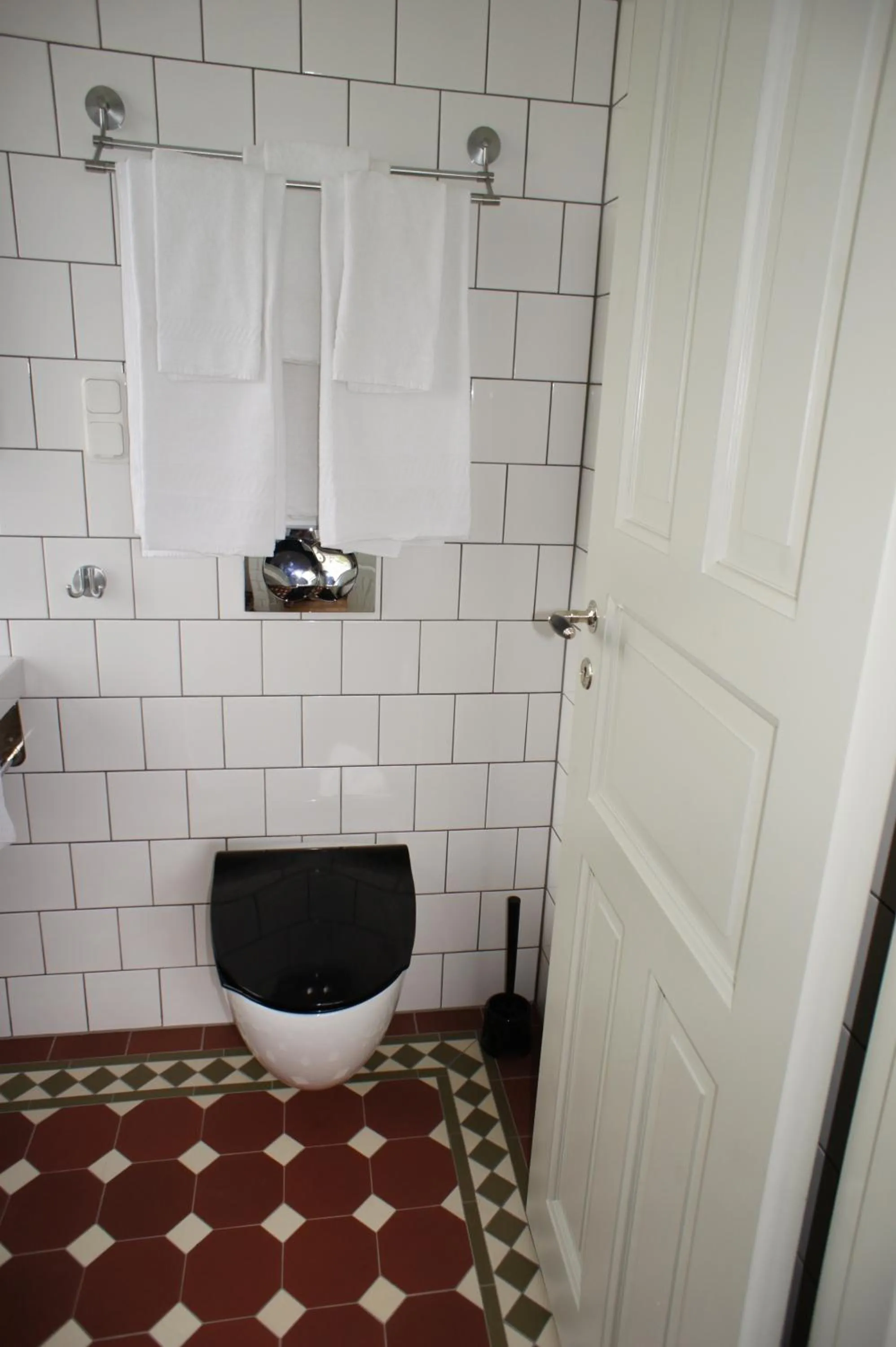 Toilet in Kivikstrand Badhotell