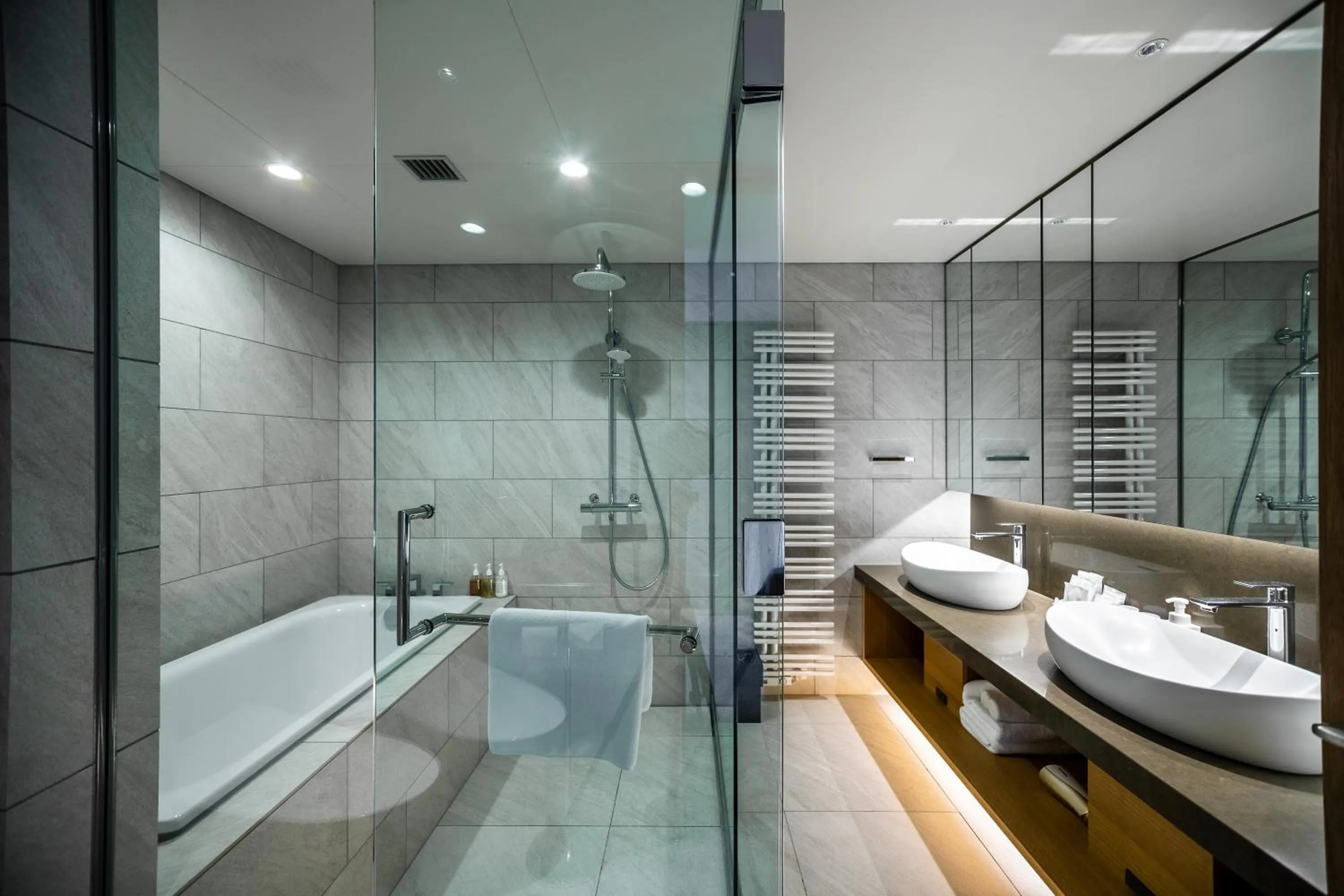 Shower in The Maples Niseko