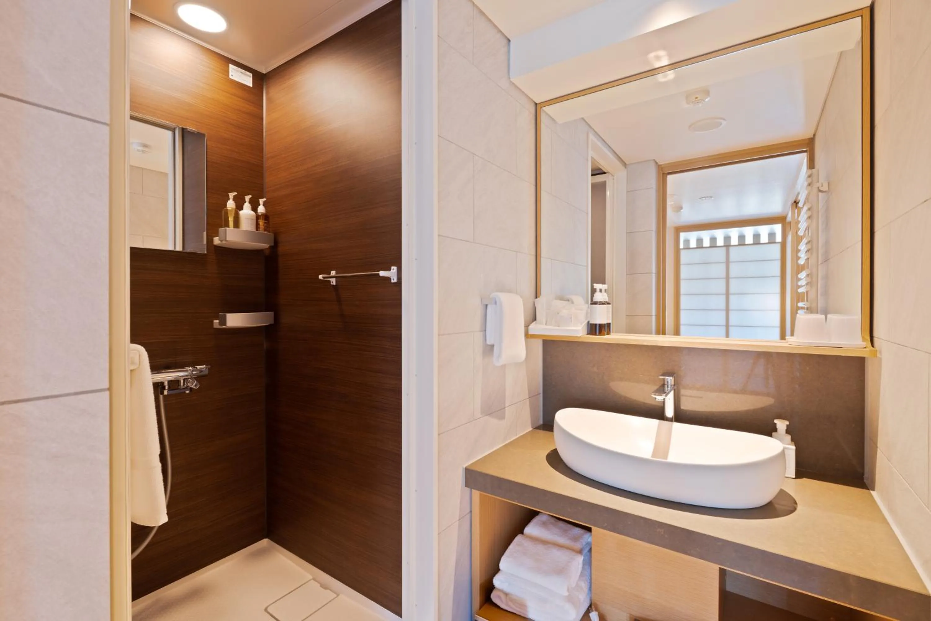 Shower in The Maples Niseko