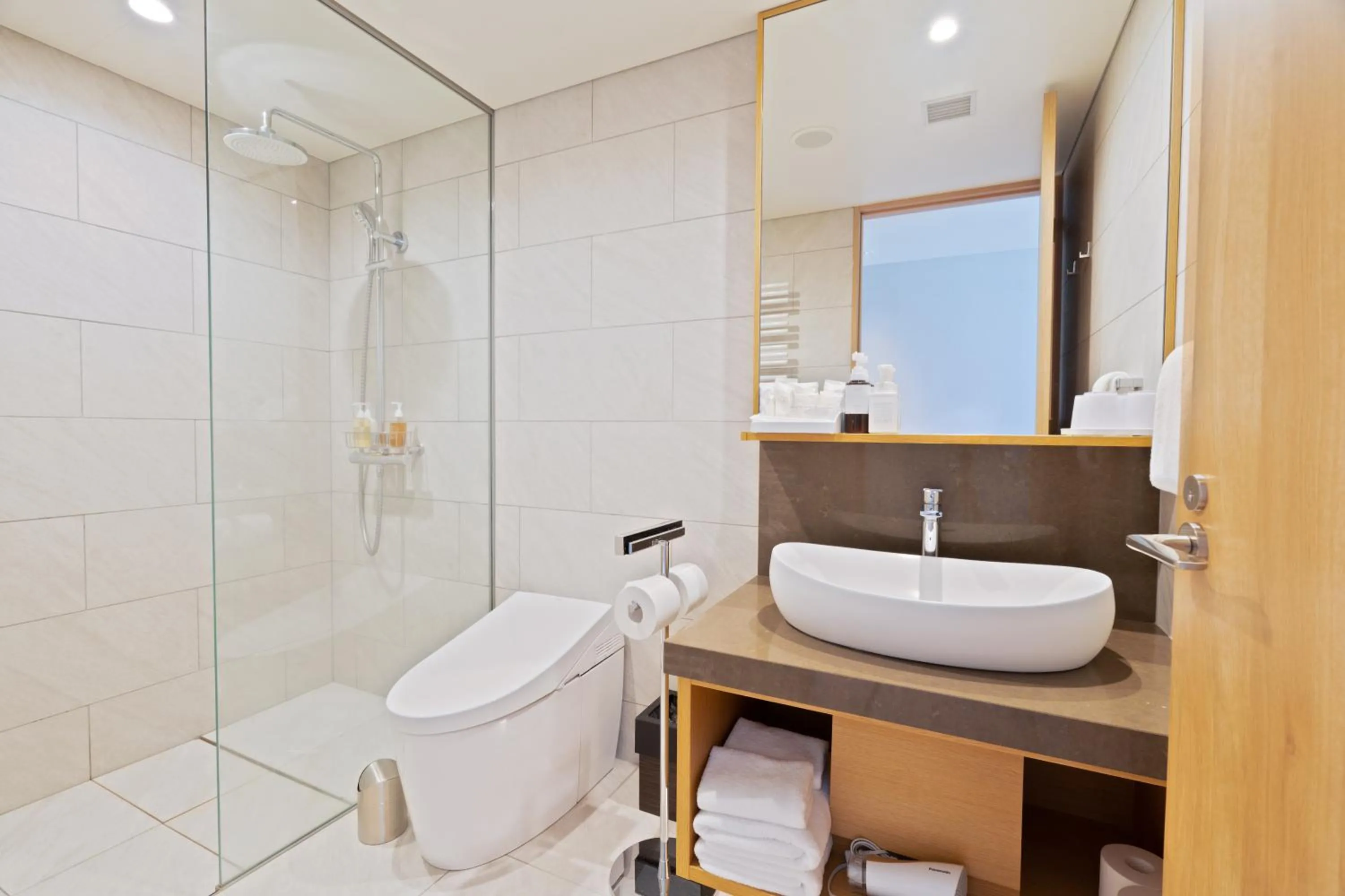 Shower in The Maples Niseko